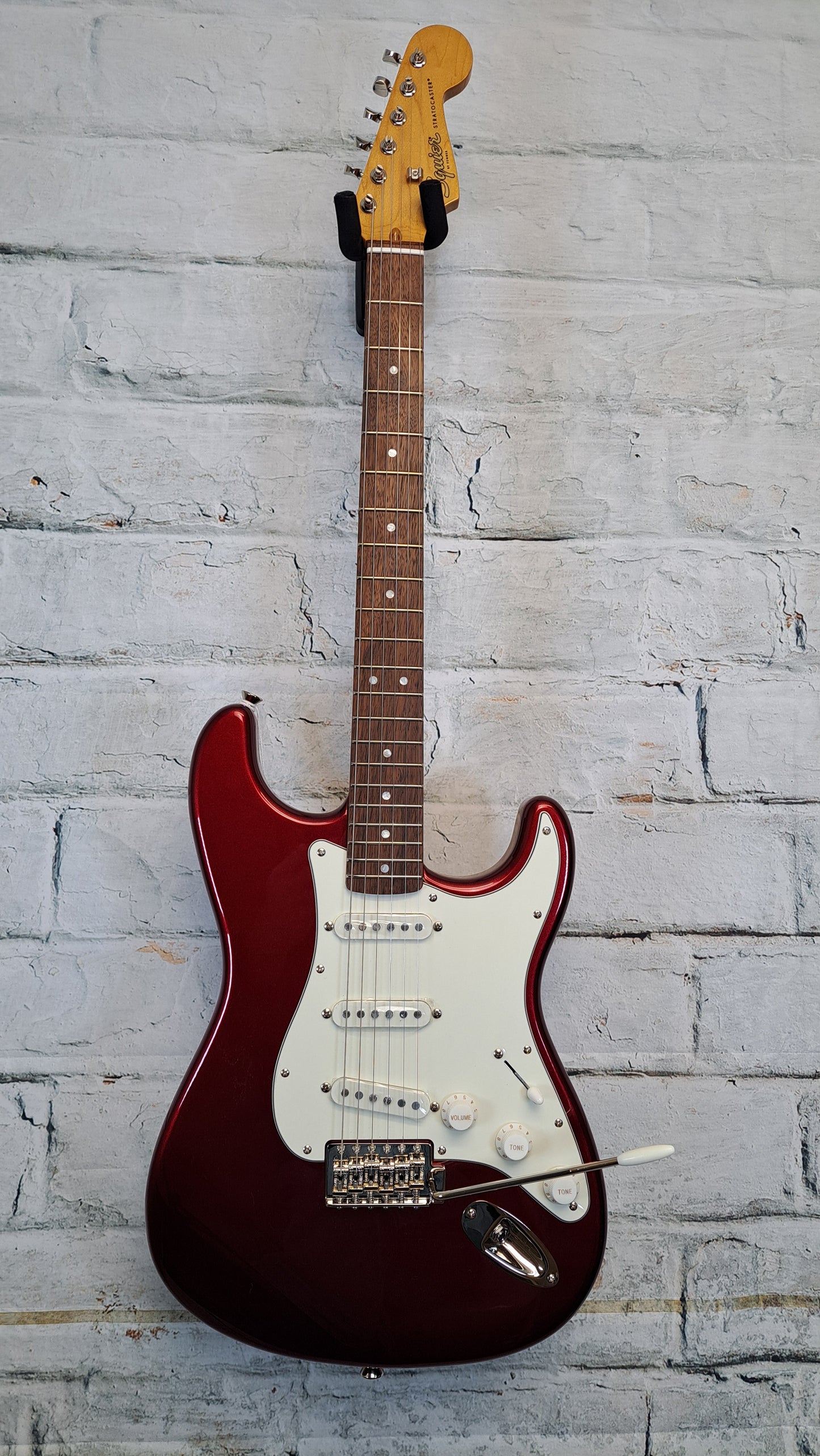 Squier Classic Vibe '60s Stratocaster Candy Apple Red