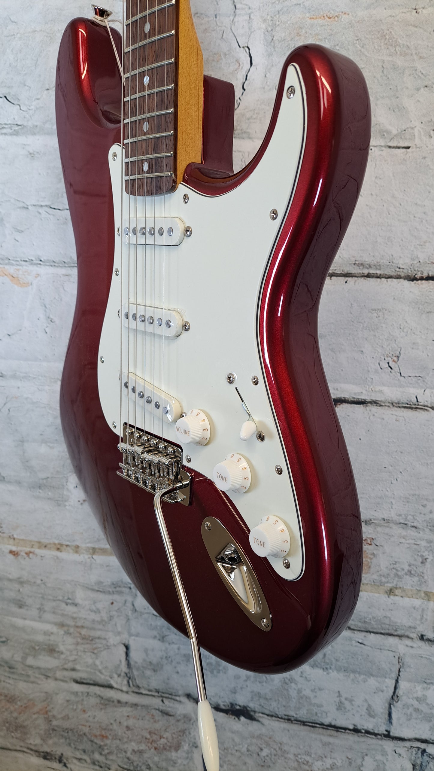 Squier Classic Vibe '60s Stratocaster Candy Apple Red