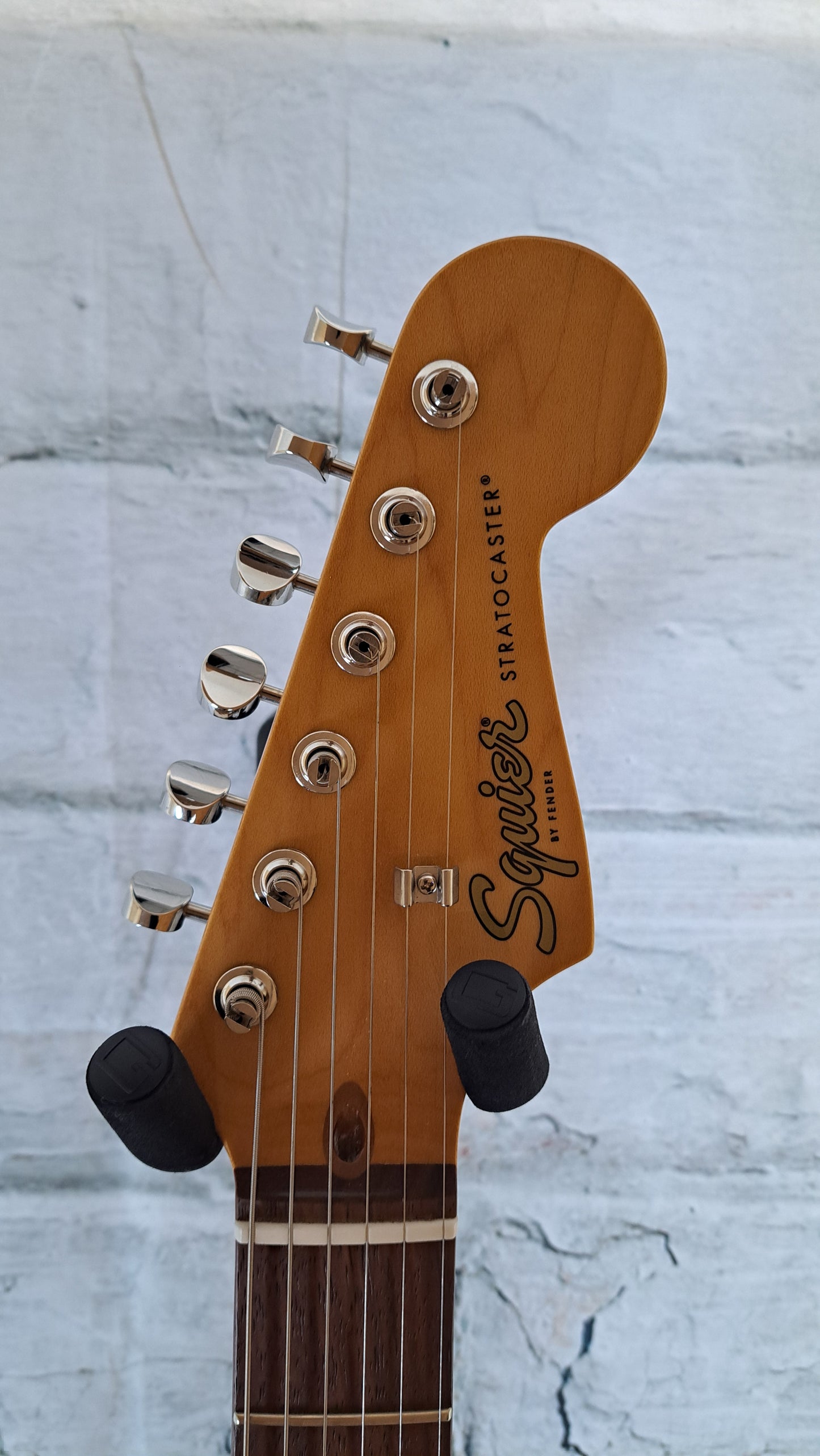 Squier Classic Vibe '60s Stratocaster Candy Apple Red