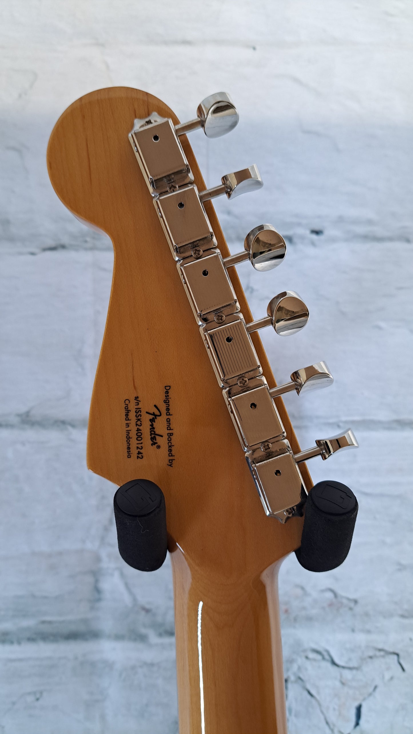Squier Classic Vibe '60s Stratocaster Candy Apple Red