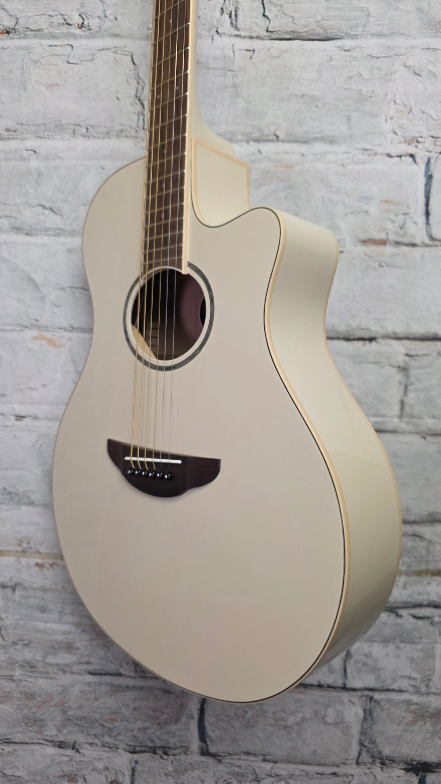 Yamaha APX600 Thinline Cutaway - Vintage White