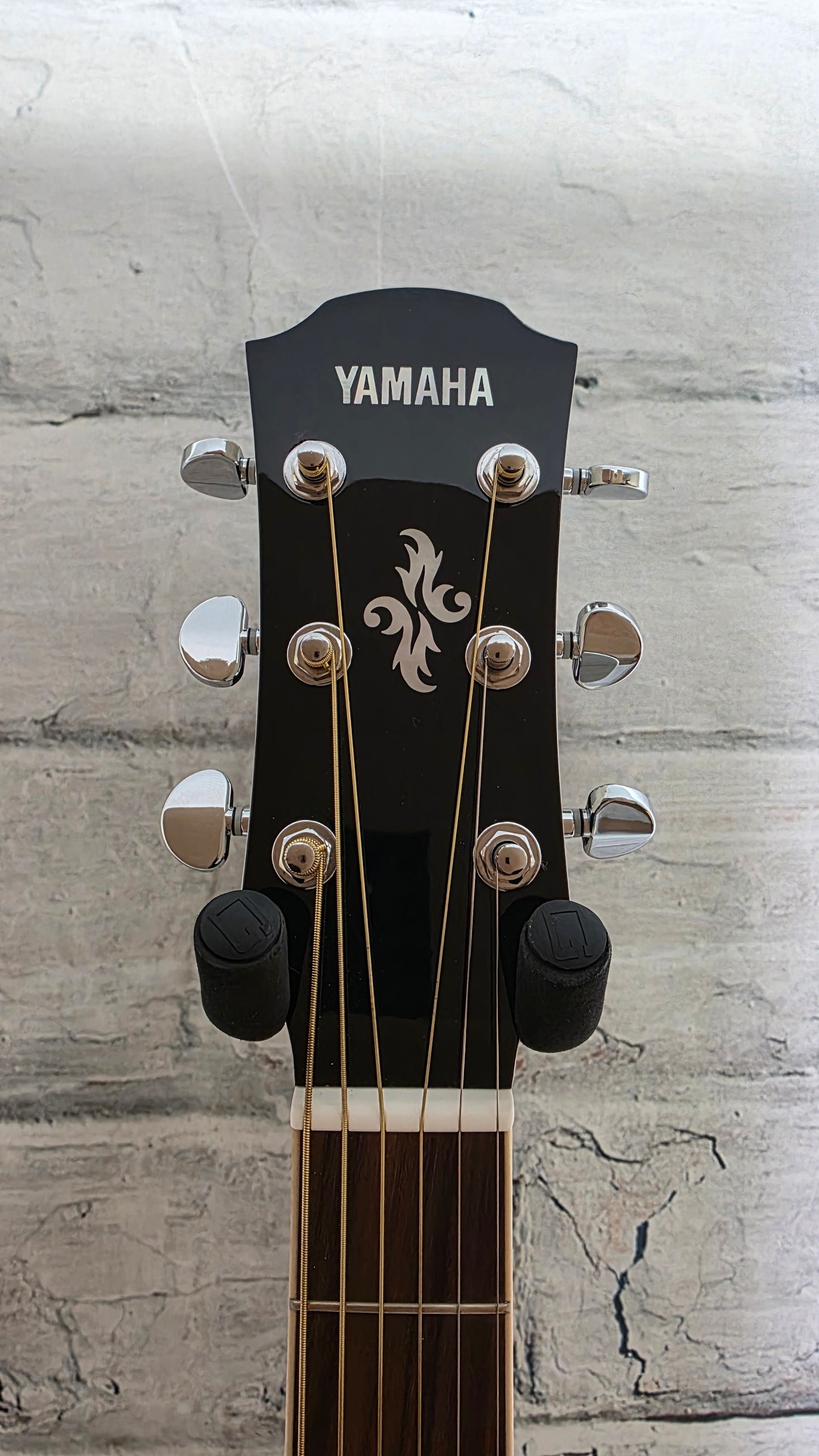 Yamaha APX600 Thinline Cutaway - Vintage White