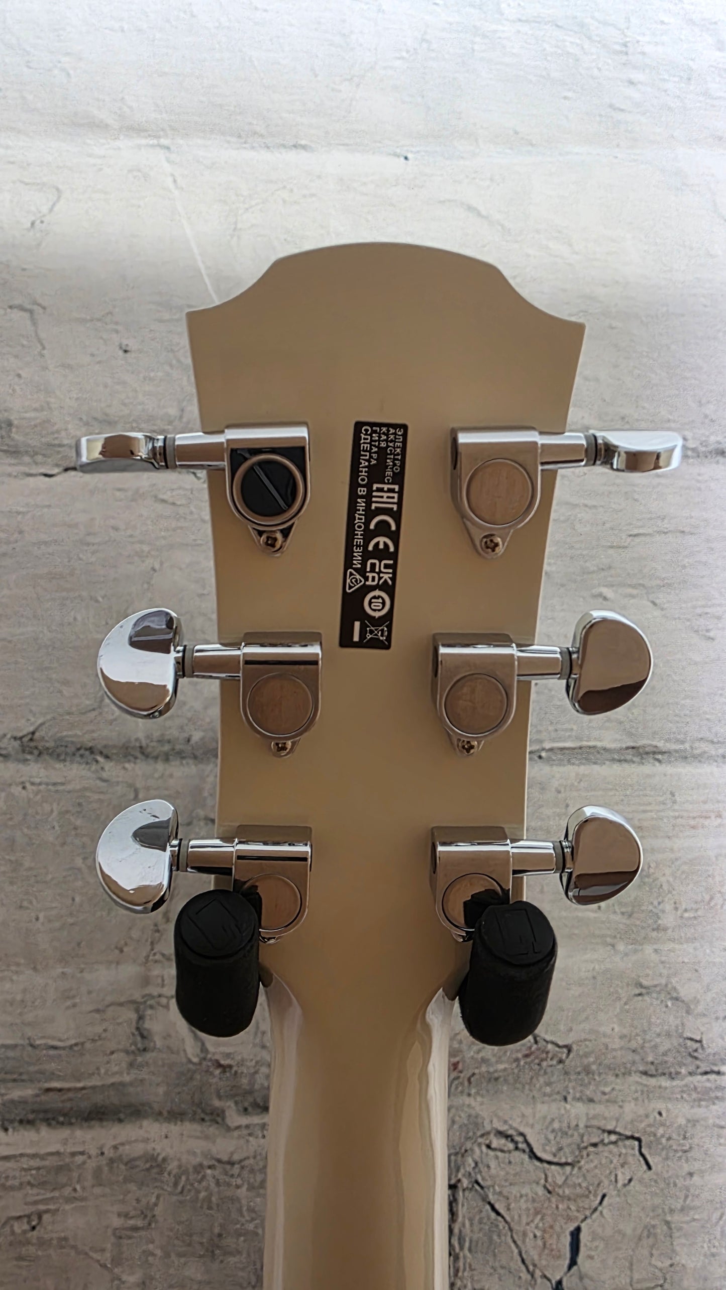 Yamaha APX600 Thinline Cutaway - Vintage White