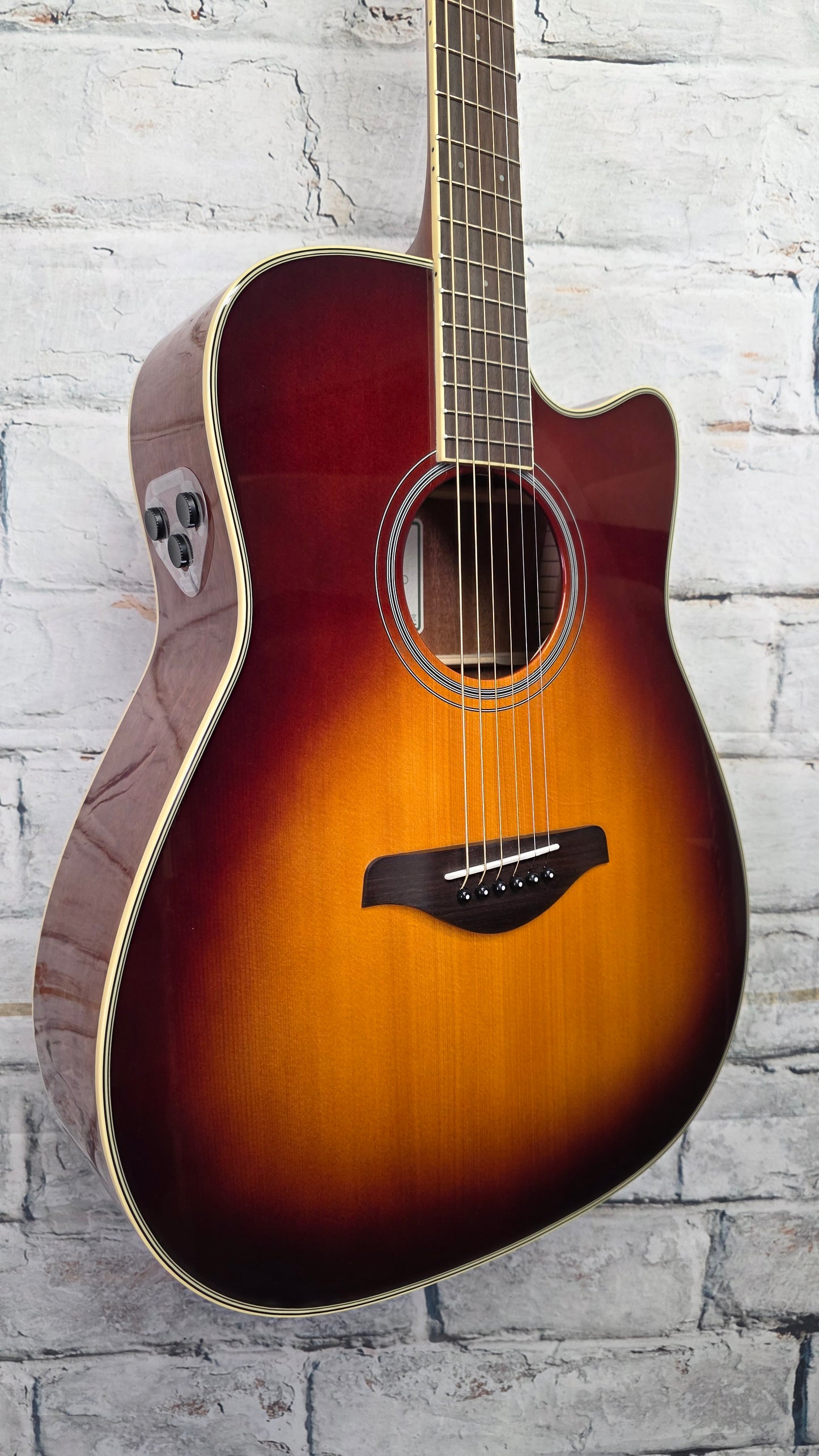 Yamaha TransAcoustic Folk Cutaway - Brown Sunburst