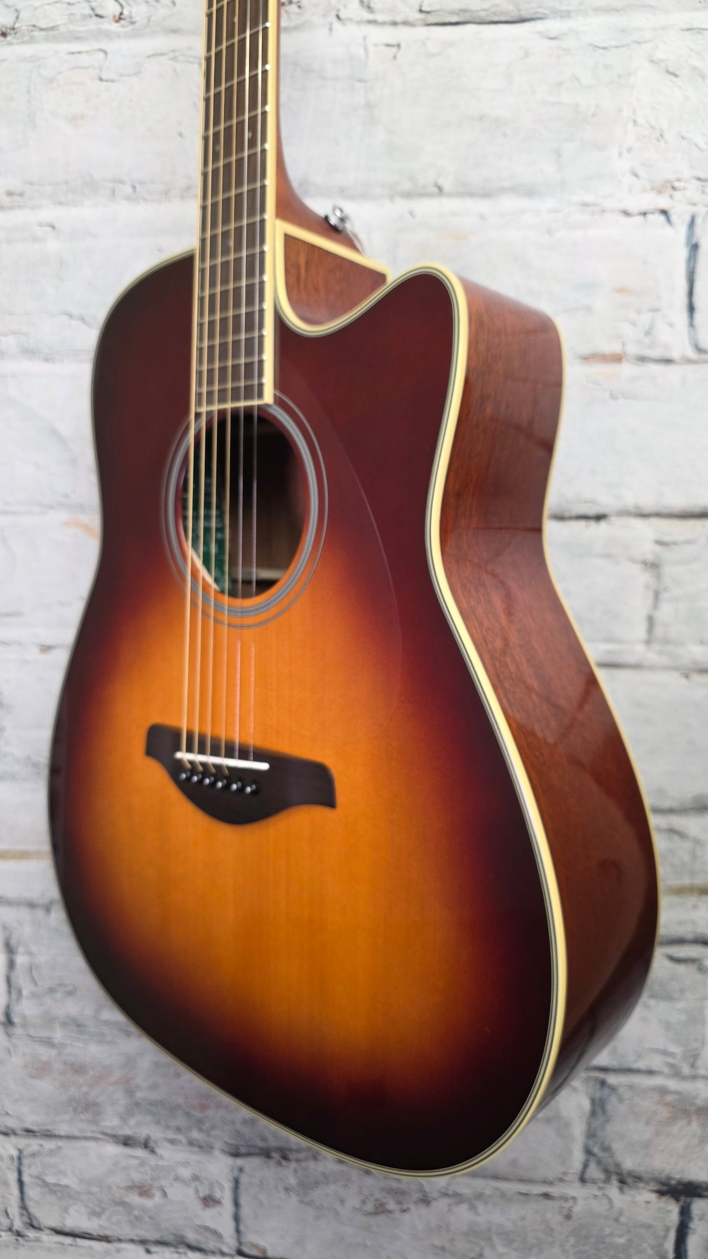 Yamaha TransAcoustic Folk Cutaway - Brown Sunburst