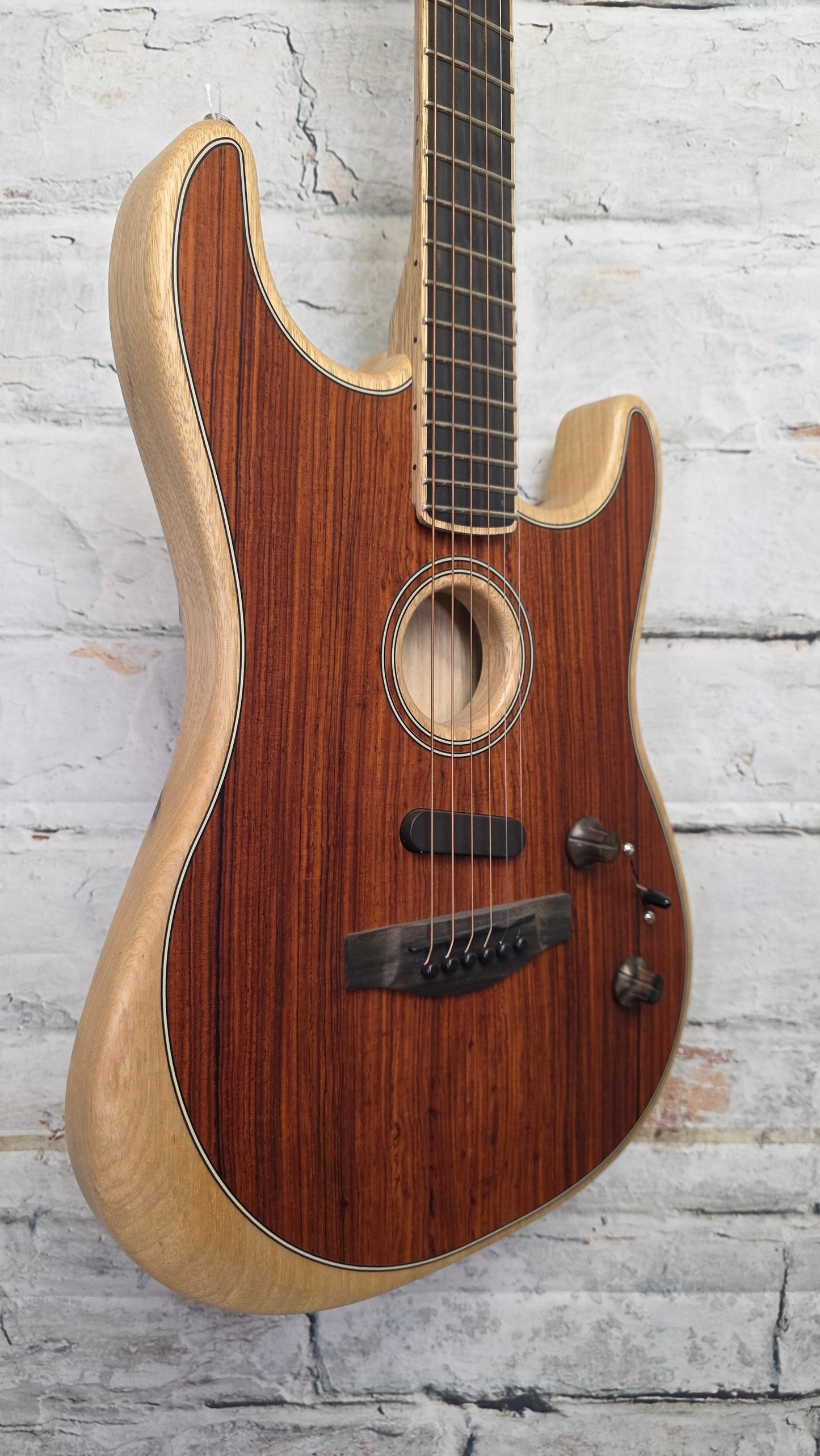 Fender American Acoustasonic Strat
