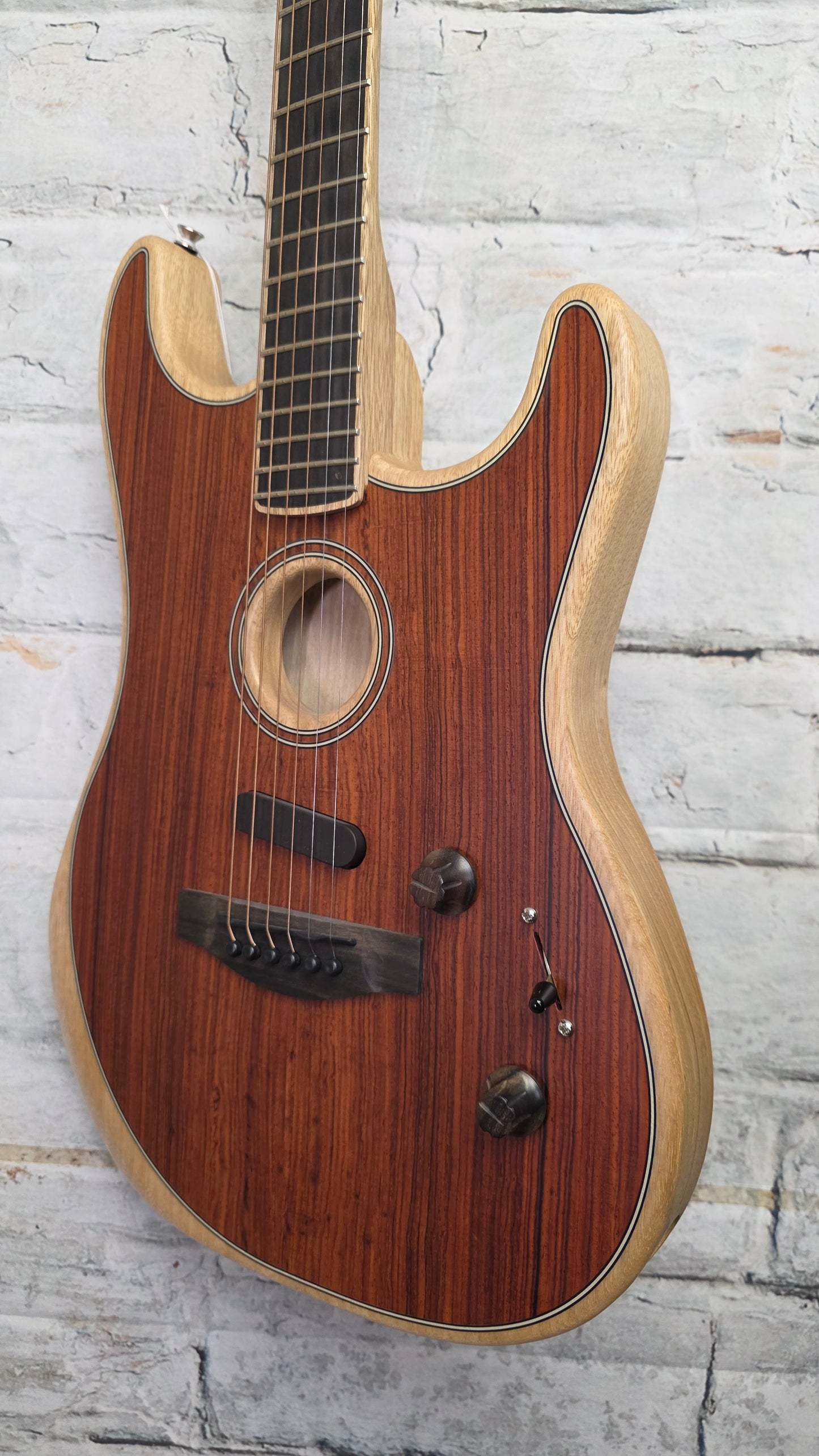 Fender American Acoustasonic Strat