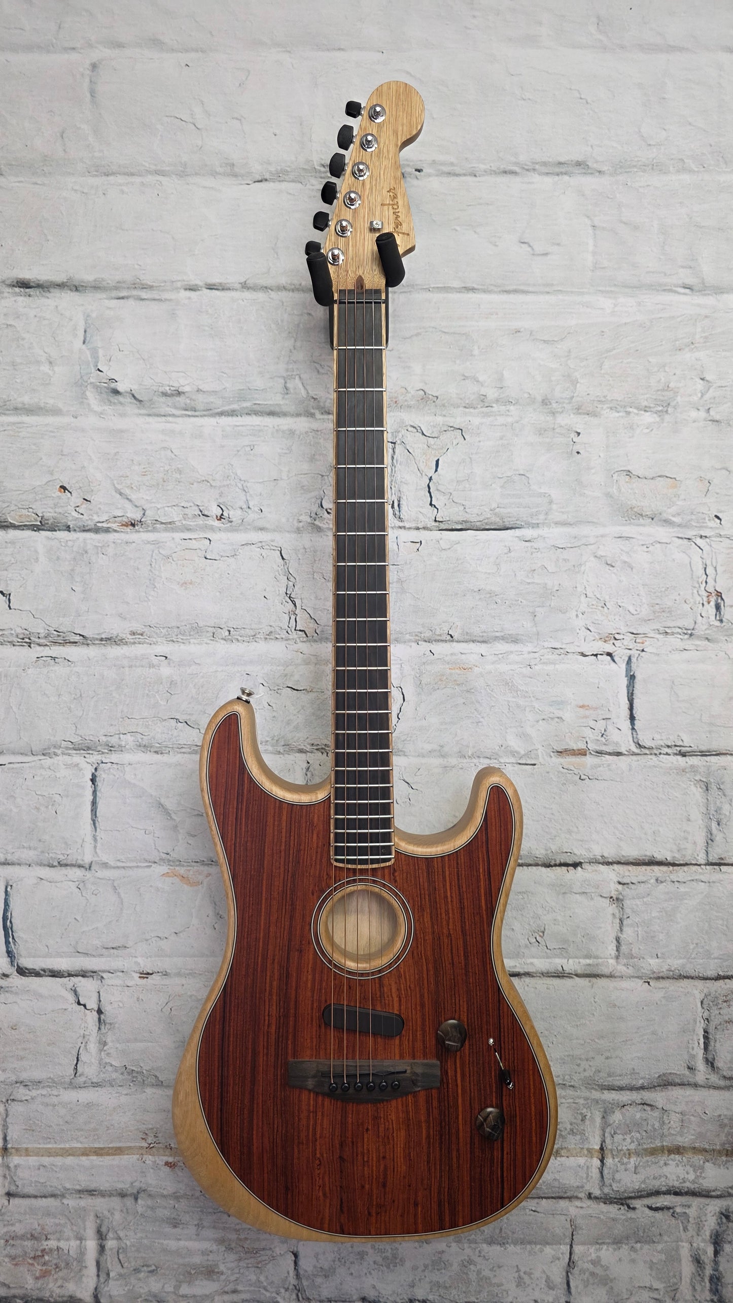 Fender American Acoustasonic Strat
