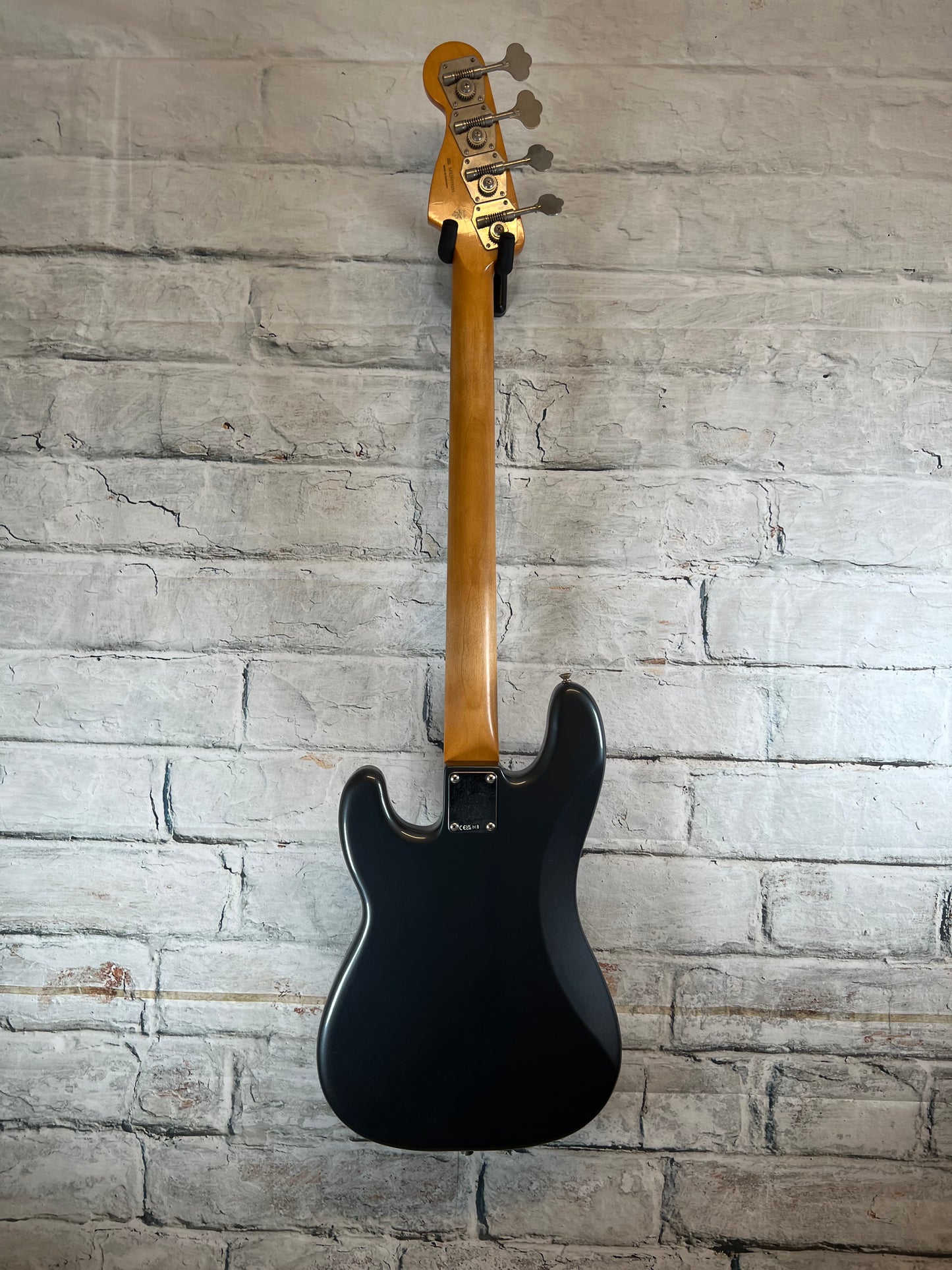Fender Limited Edition Vintera II Road Worn60’s Precision Bass with Hardshell Case