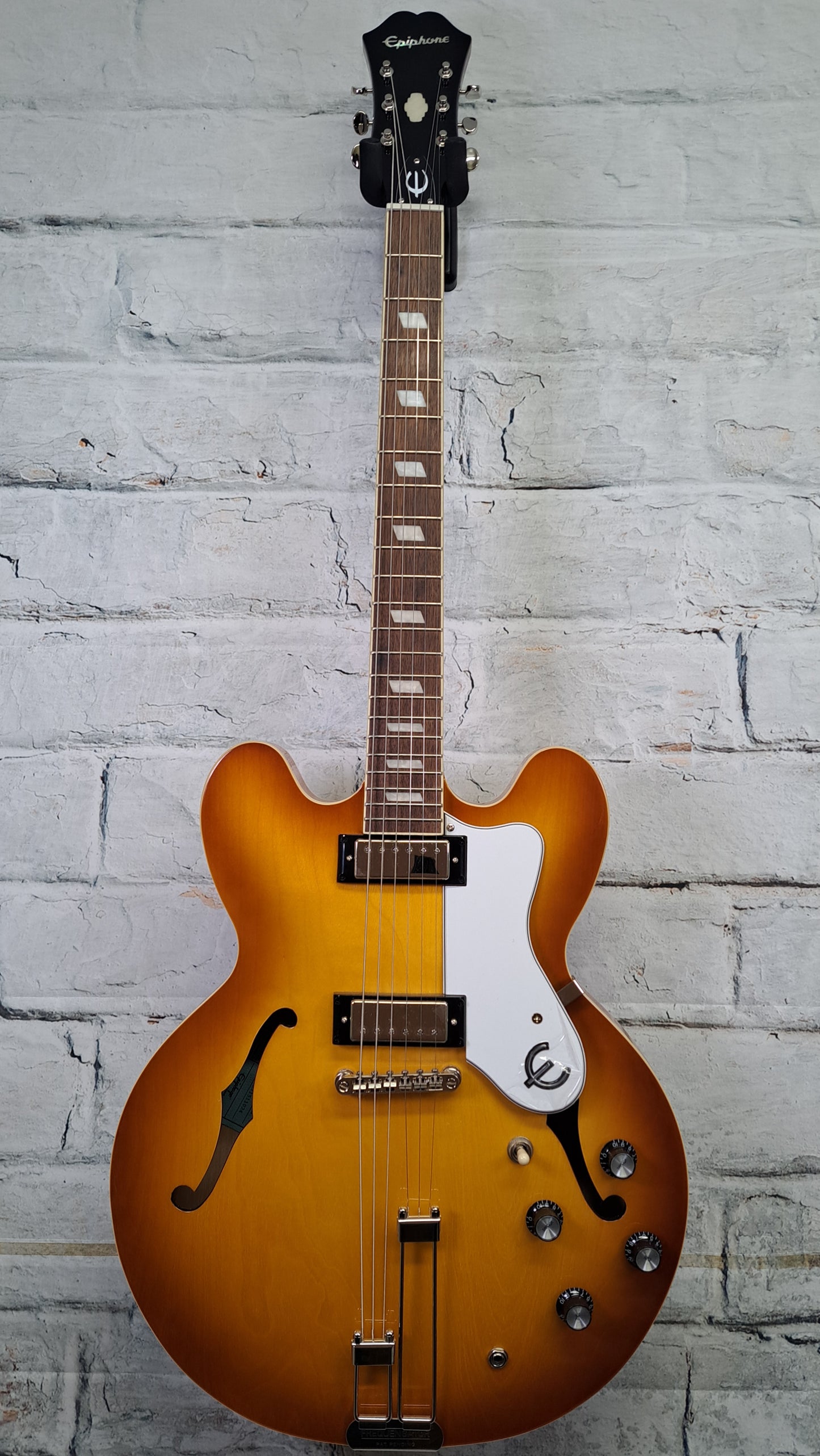 Epiphone Riviera Semi-Hollow w/Frequensator - Royal Tan