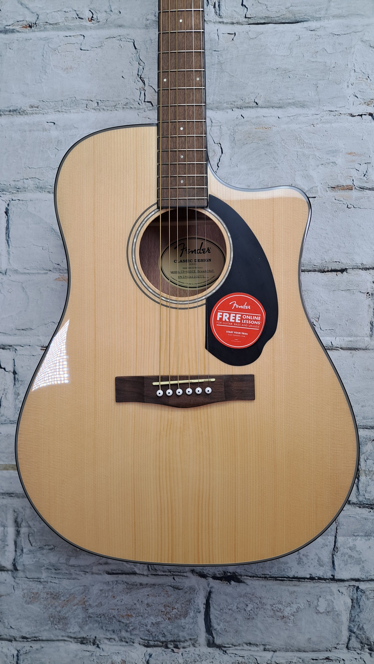 Fender CD-60sce Natural Acoustic Guitar w-/cutaway and electronics