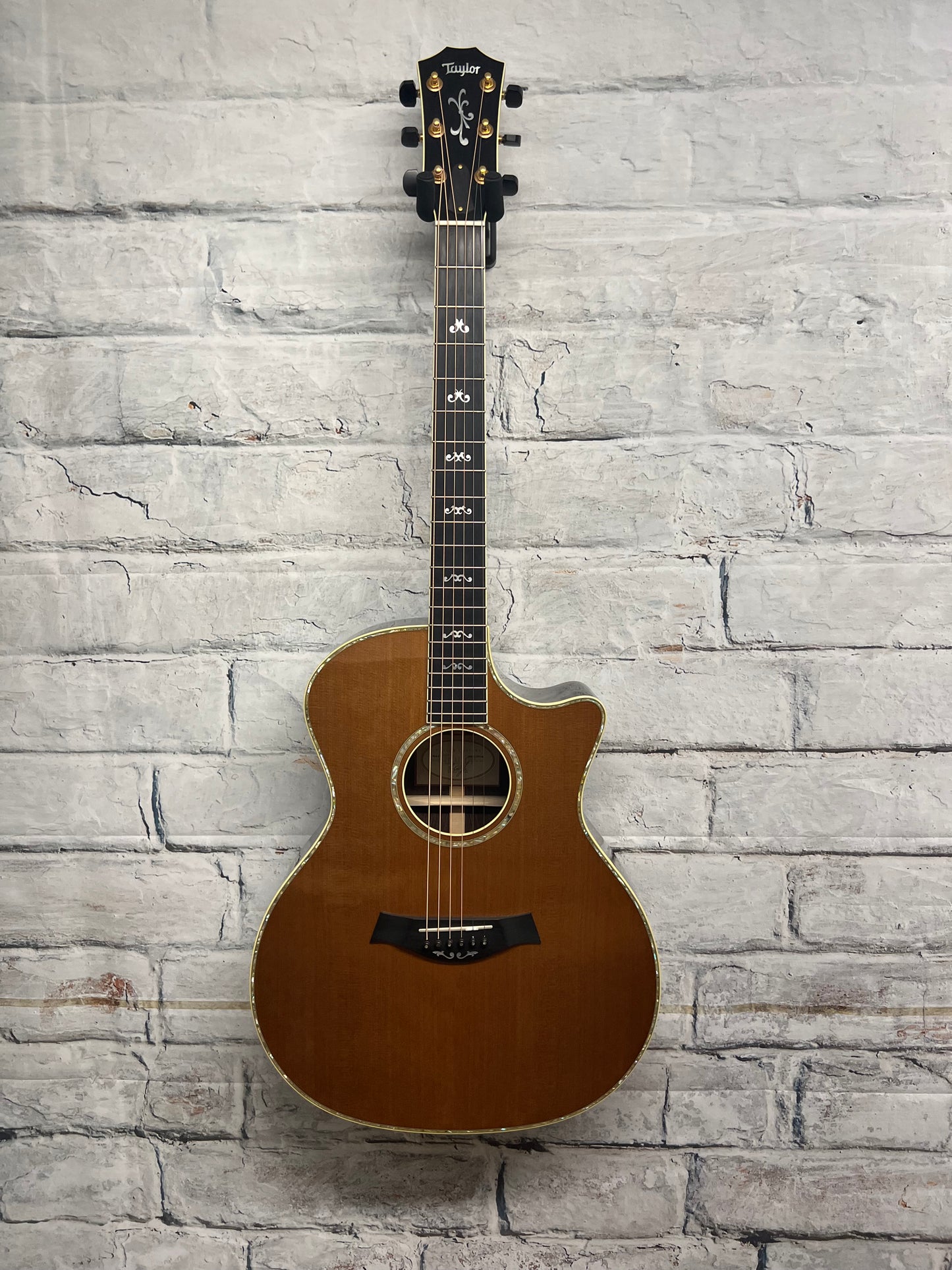 Used Taylor 2002 914ce without pickup