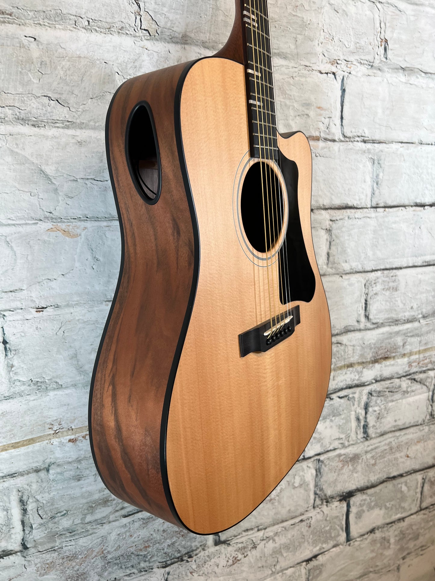 Used Gibson G-Writer with bag