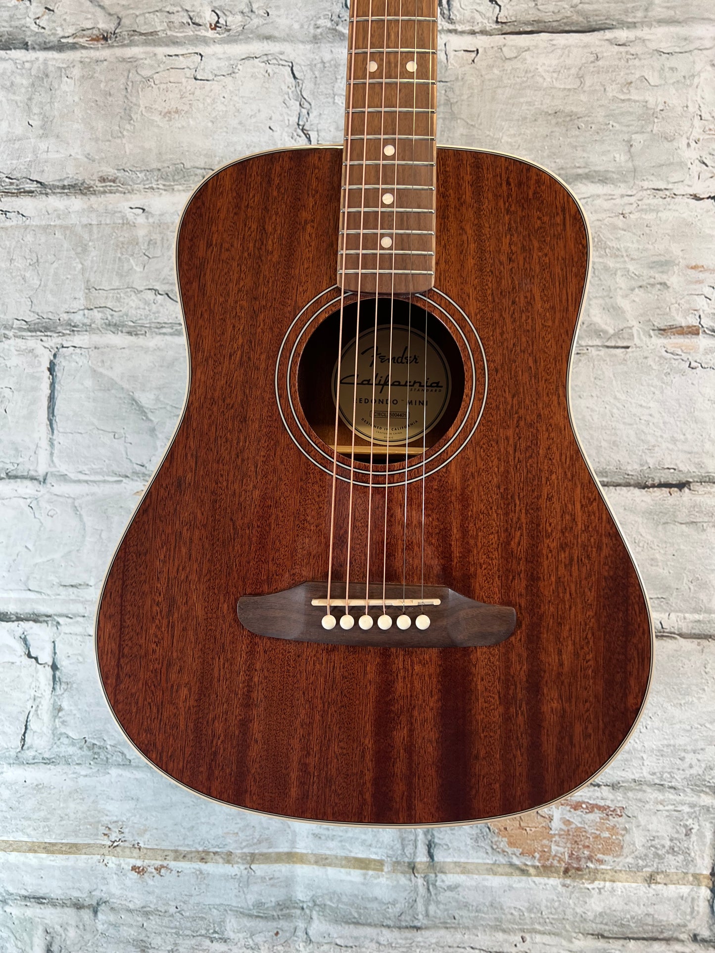 Fender California Standard Redondo Mini