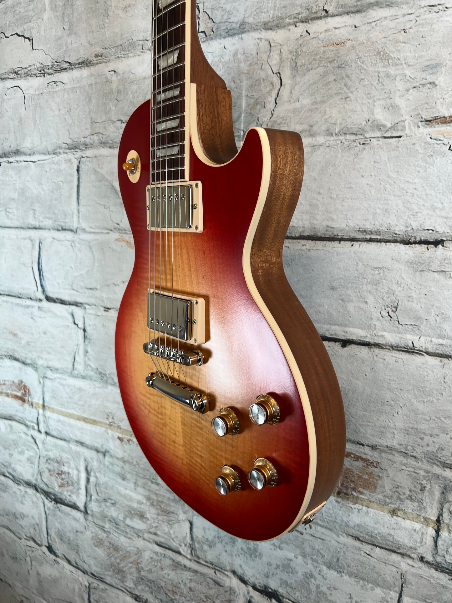 Gibson Les Paul Standard 60’s Faded Vintage Cherry Sunburst with Hardshell Case