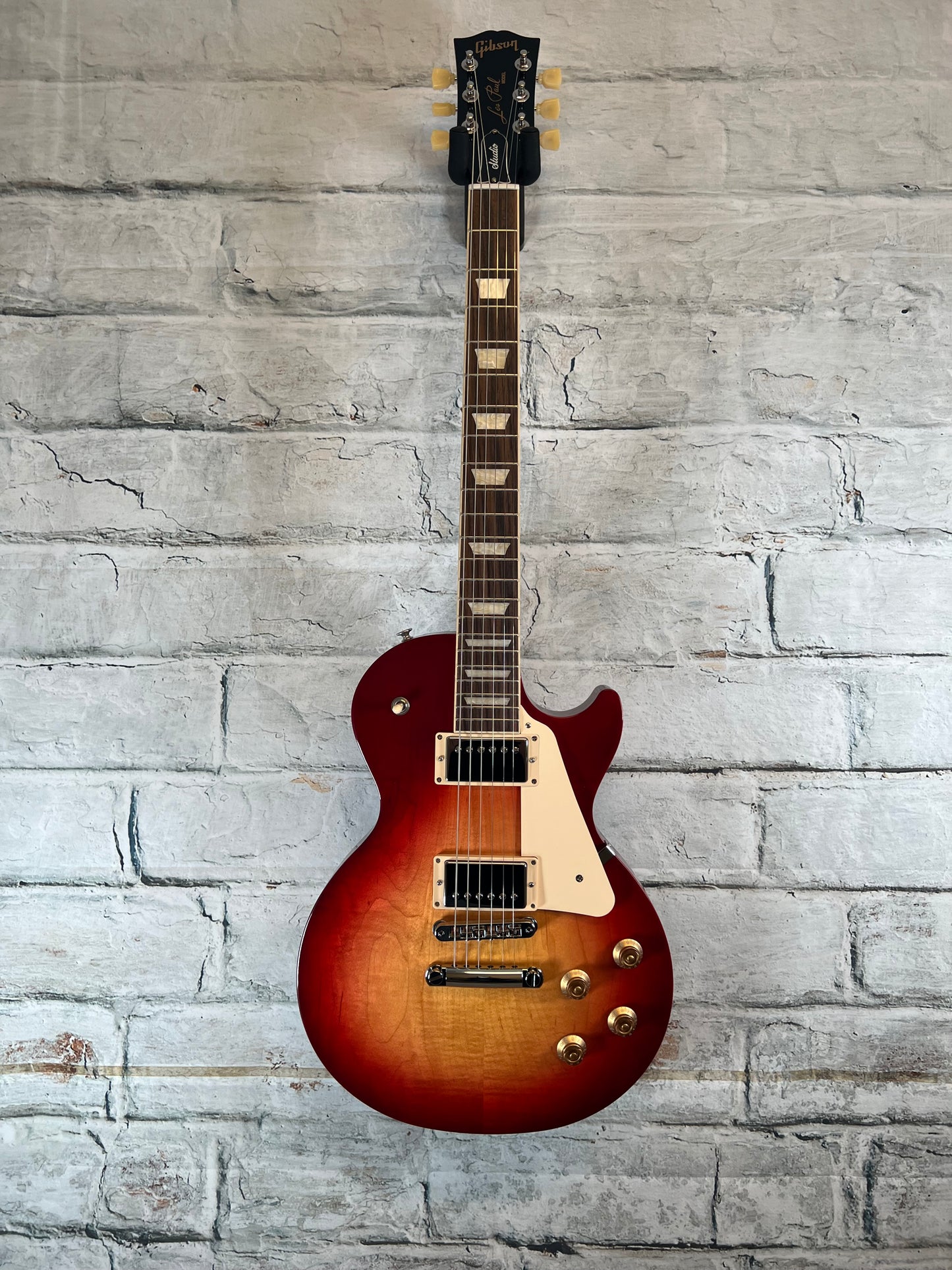 Gibson Les Paul Studio (Cream Trim) Cherry Sunburst with Bag