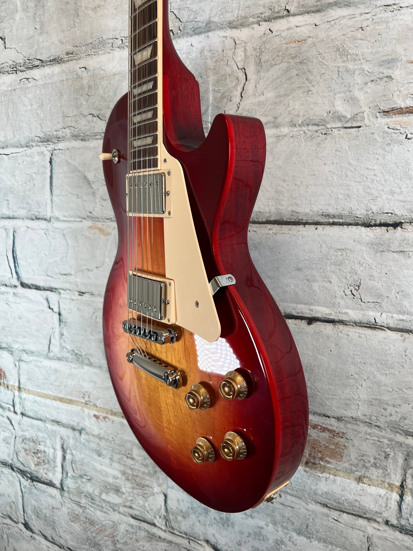 Gibson Les Paul Studio (Cream Trim) Cherry Sunburst with Bag