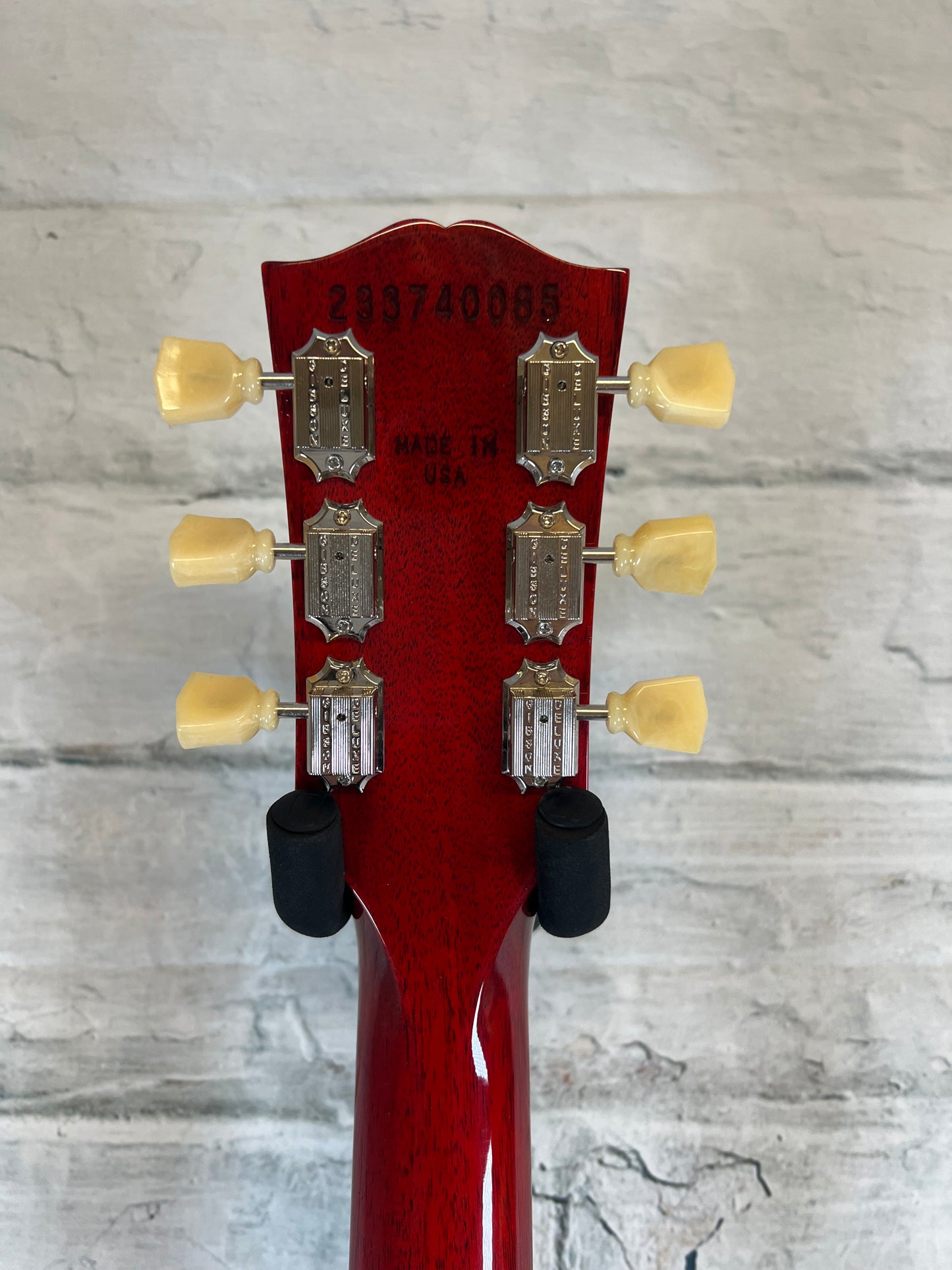 Gibson Les Paul Studio (Cream Trim) Cherry Sunburst with Bag