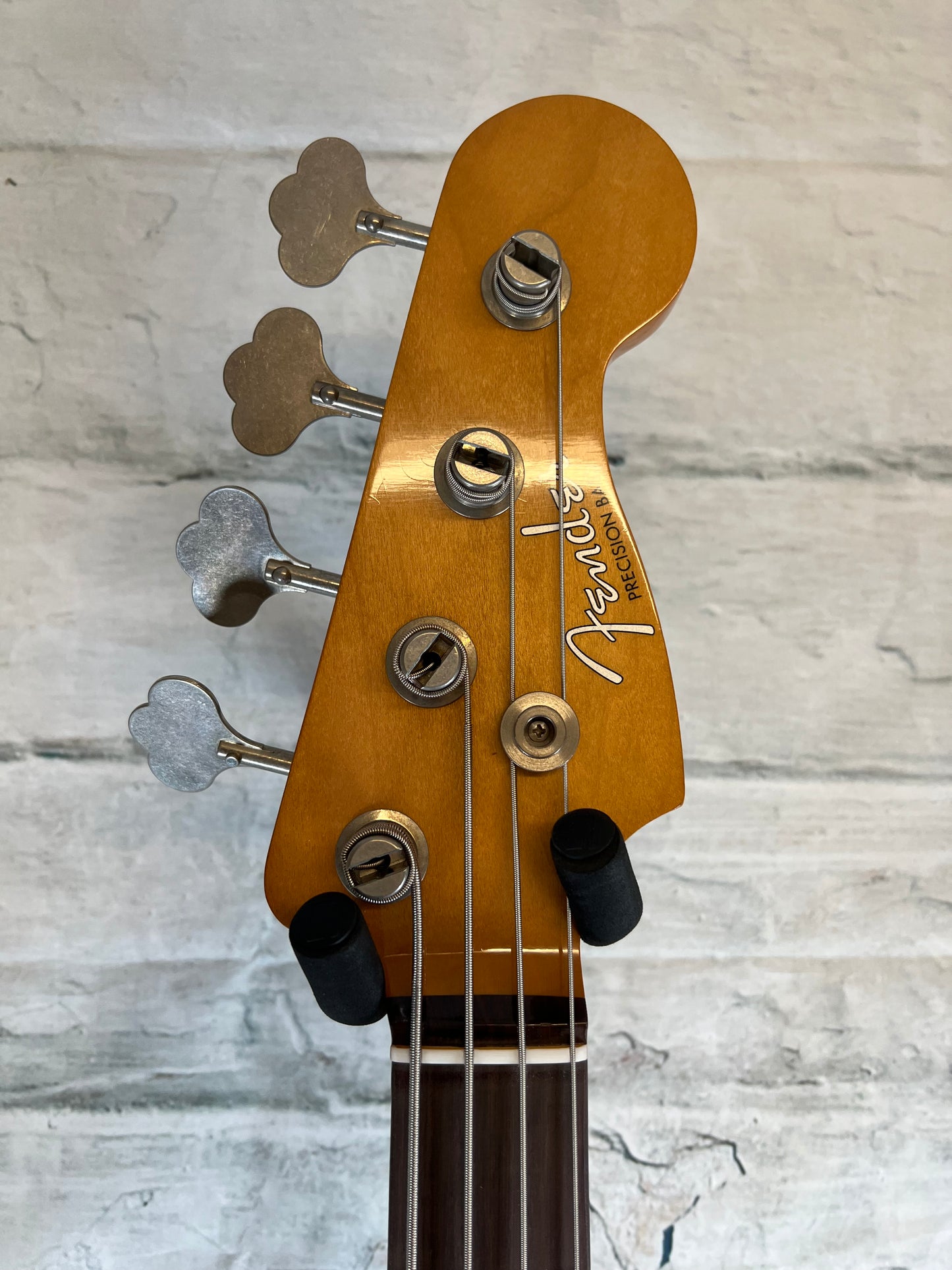 Fender Limited Edition Vintera II Road Worn60’s Precision Bass with Hardshell Case