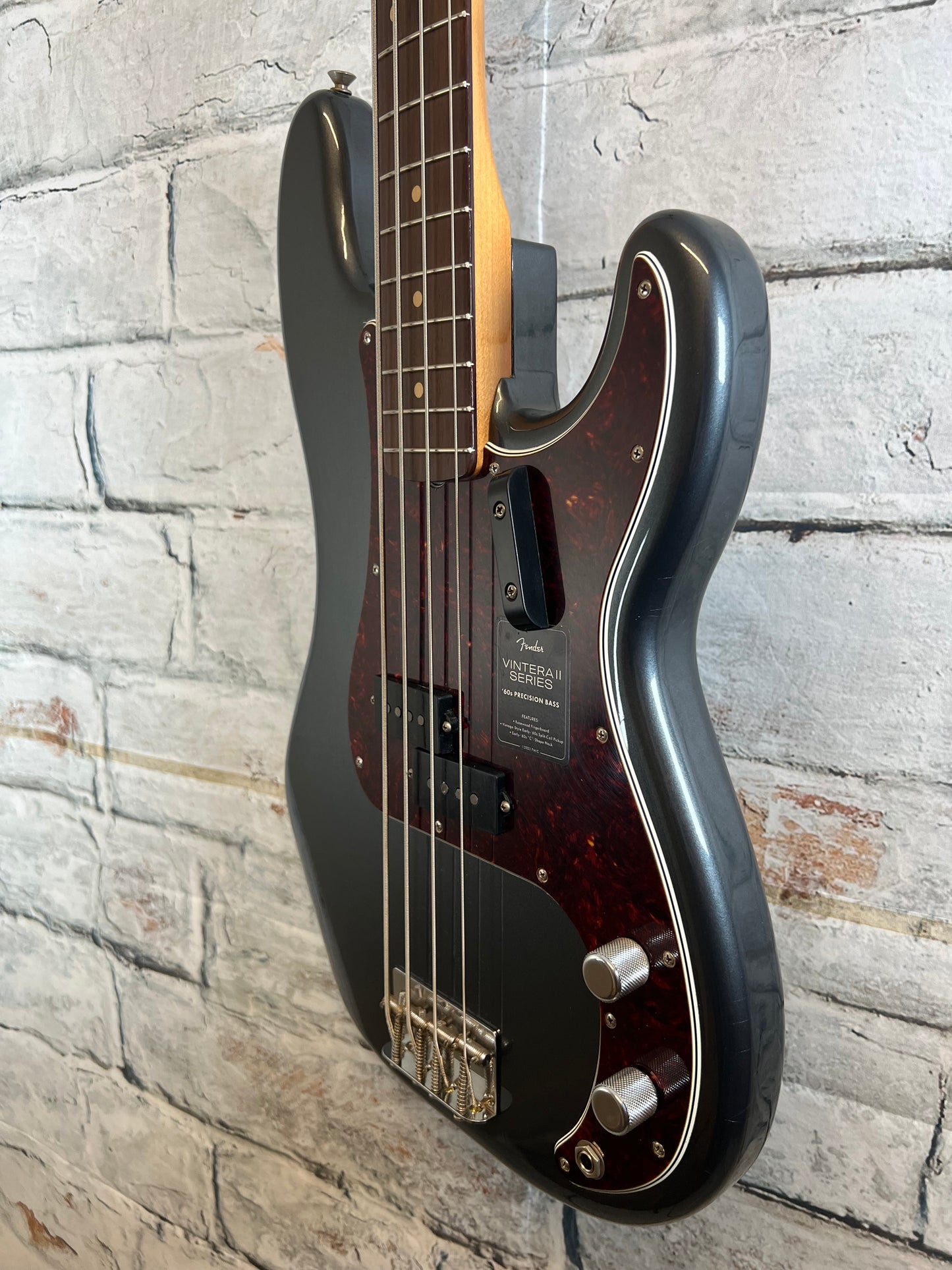 Fender Limited Edition Vintera II Road Worn60’s Precision Bass with Hardshell Case