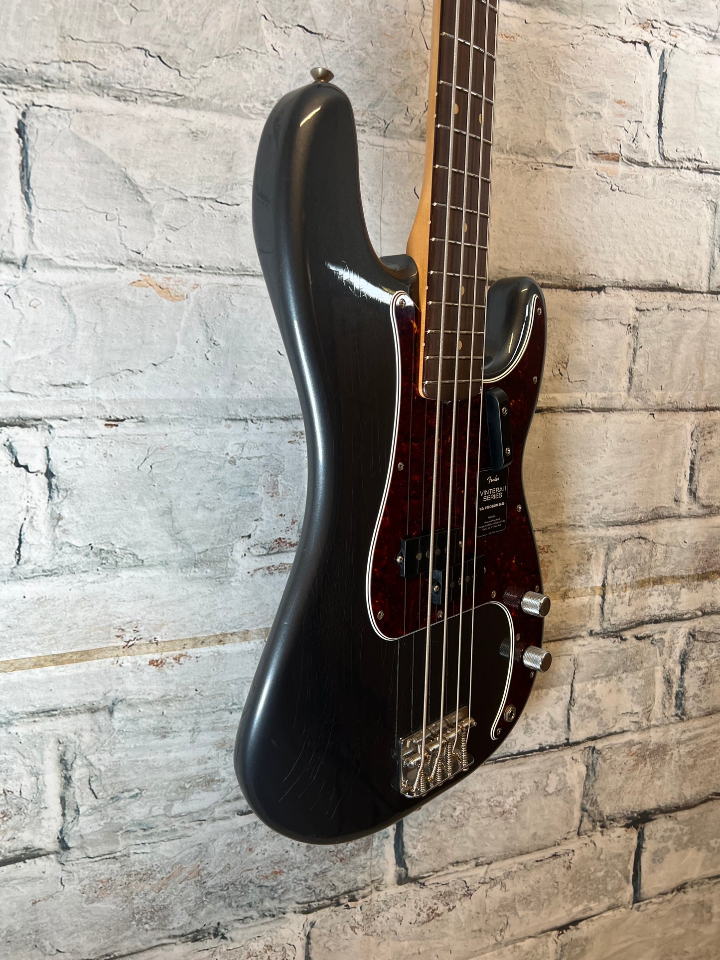 Fender Limited Edition Vintera II Road Worn60’s Precision Bass with Hardshell Case