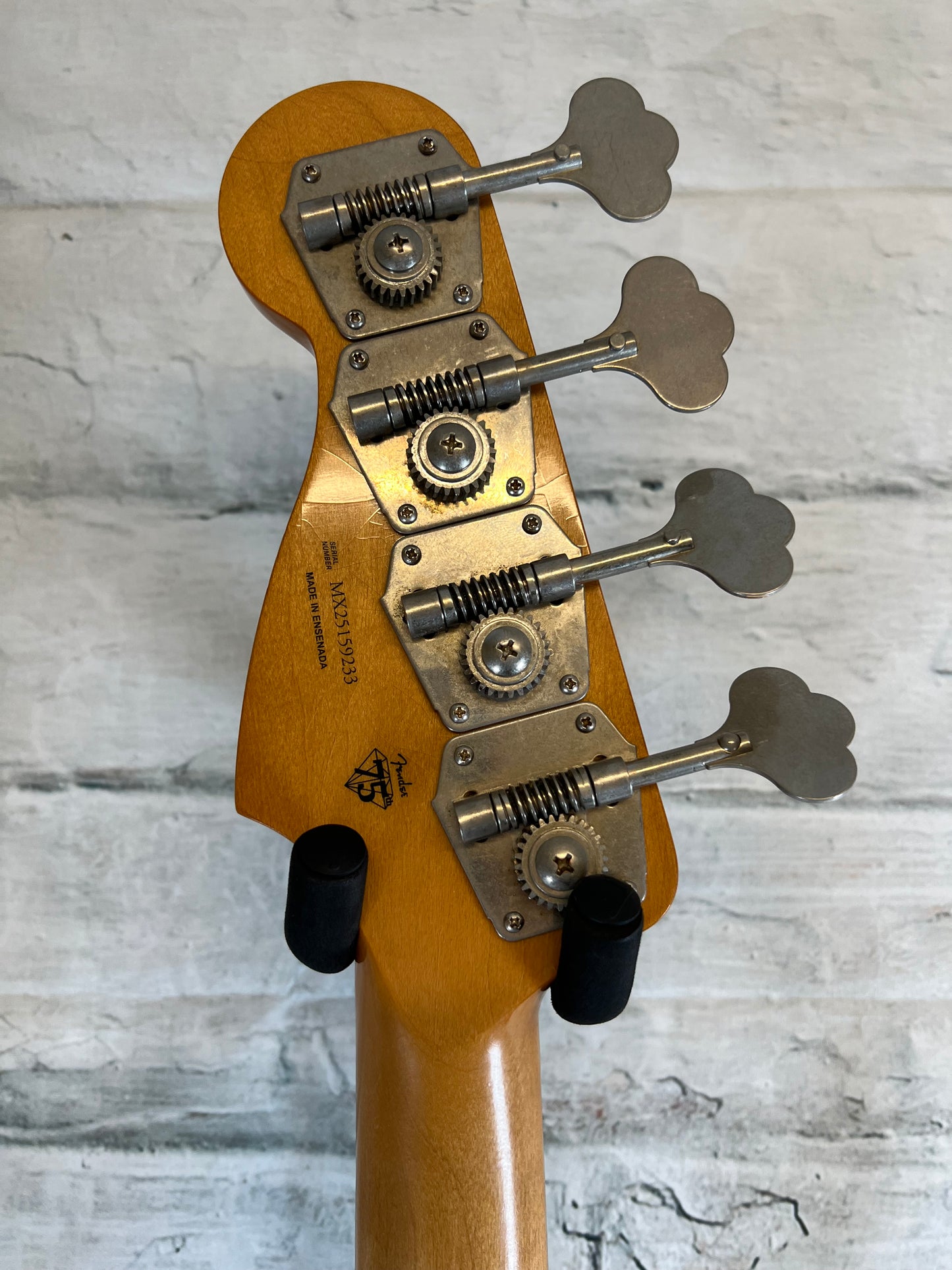 Fender Limited Edition Vintera II Road Worn60’s Precision Bass with Hardshell Case