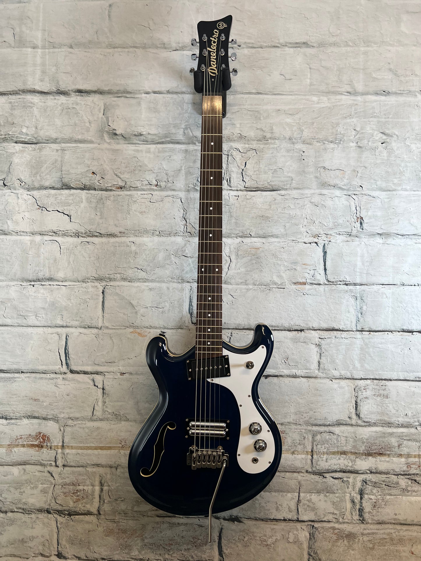 Used Danelectro 66BT-TRBLUE Semi-Hollow Double Cutaway