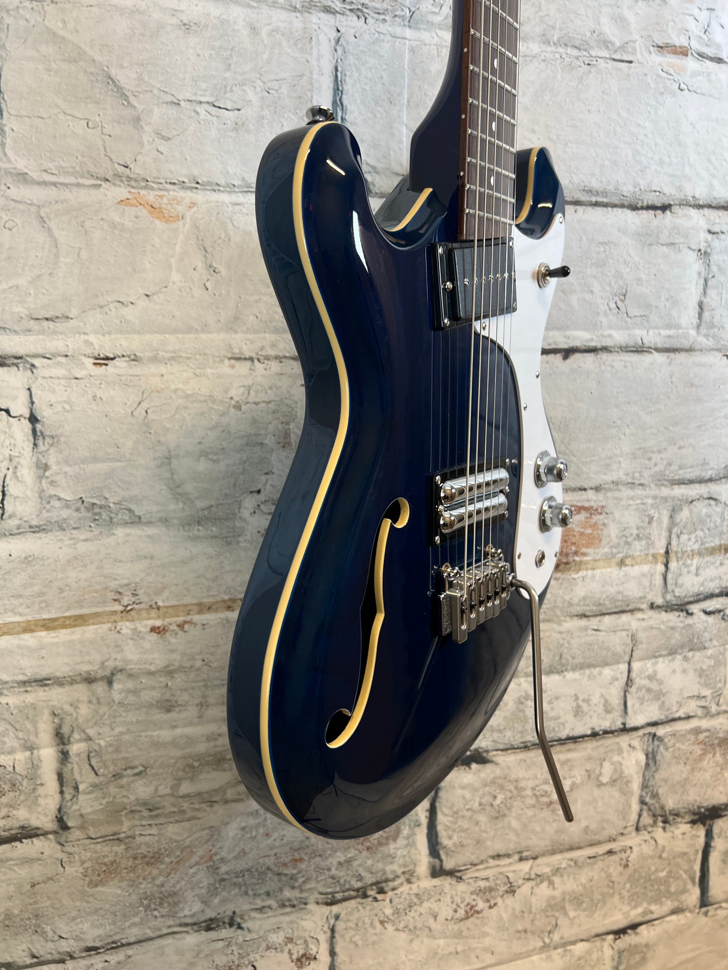 Used Danelectro 66BT-TRBLUE Semi-Hollow Double Cutaway