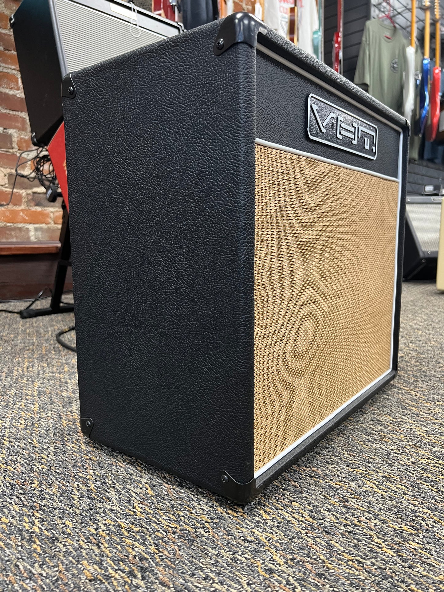 VHT 12” Closed back speaker cabinet with 12” chromeback