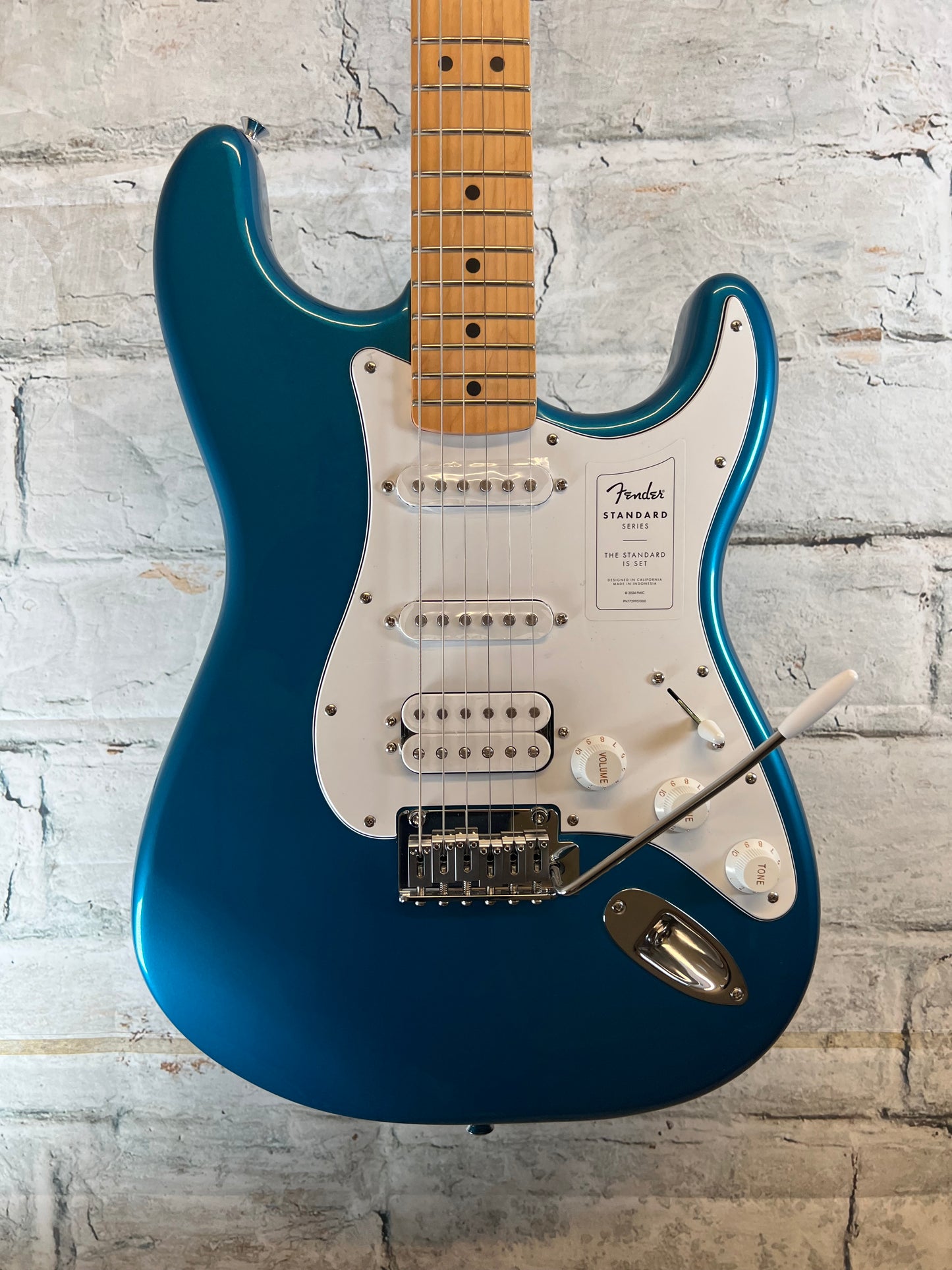 Fender Standard Stratocaster HSS