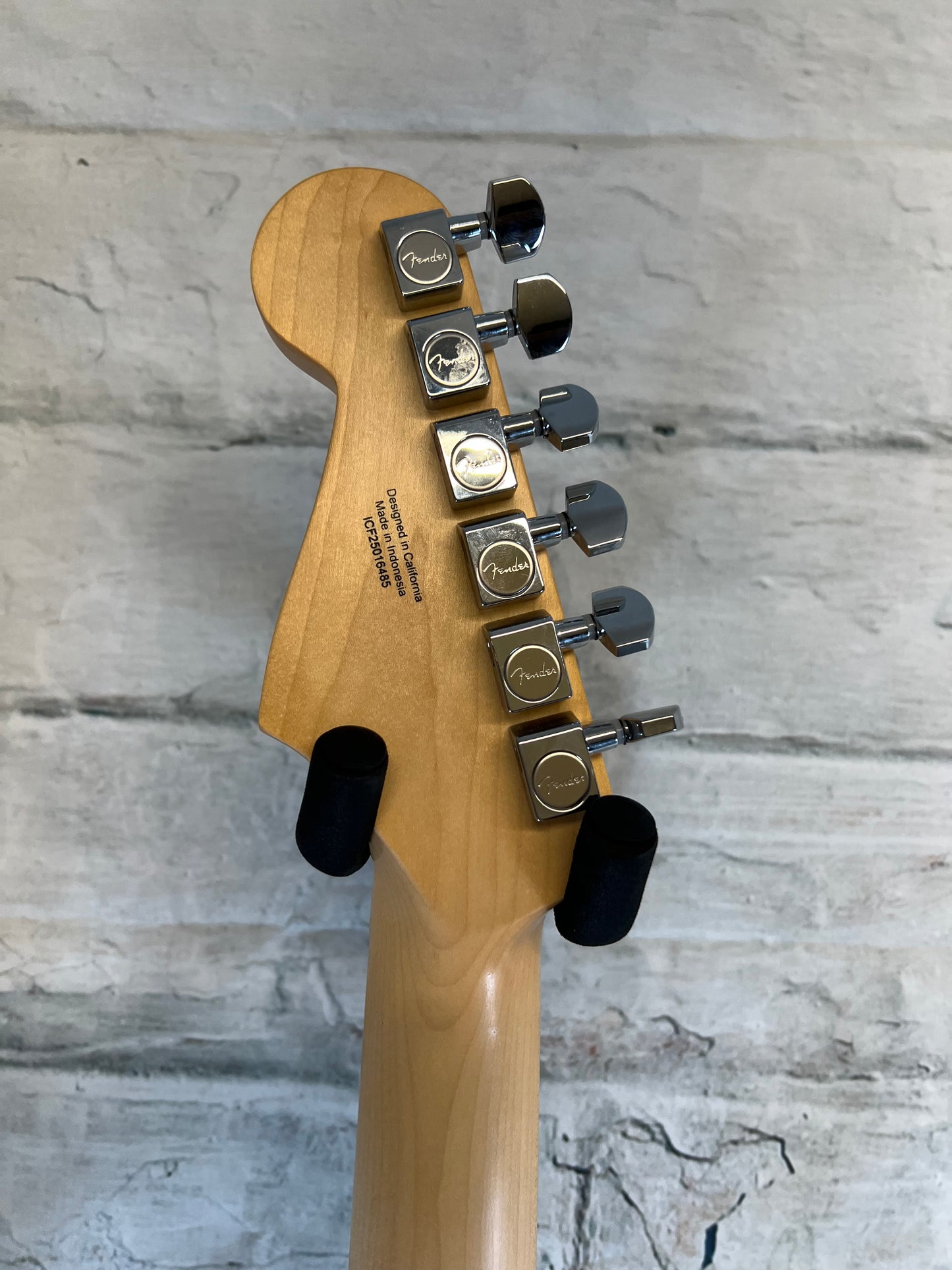 Fender Standard Stratocaster HSS