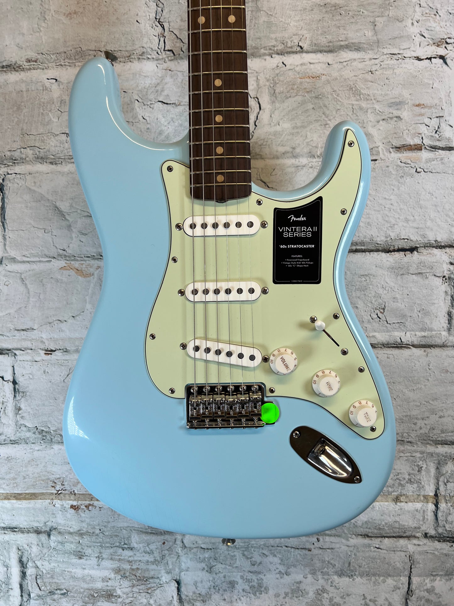 Fender Limited Edition Vintera II Road Worn 60’s Stratocaster with Case