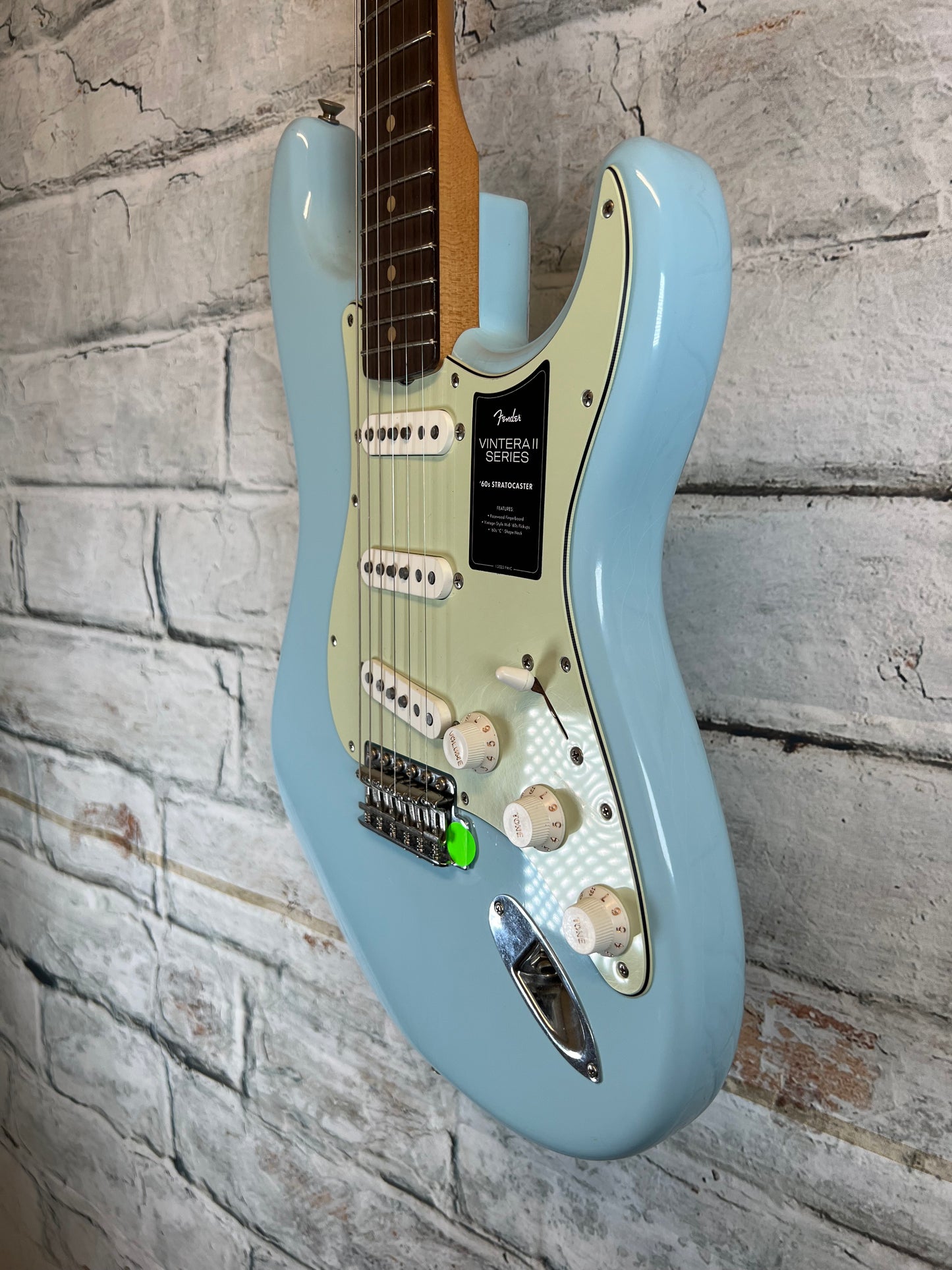 Fender Limited Edition Vintera II Road Worn 60’s Stratocaster with Case