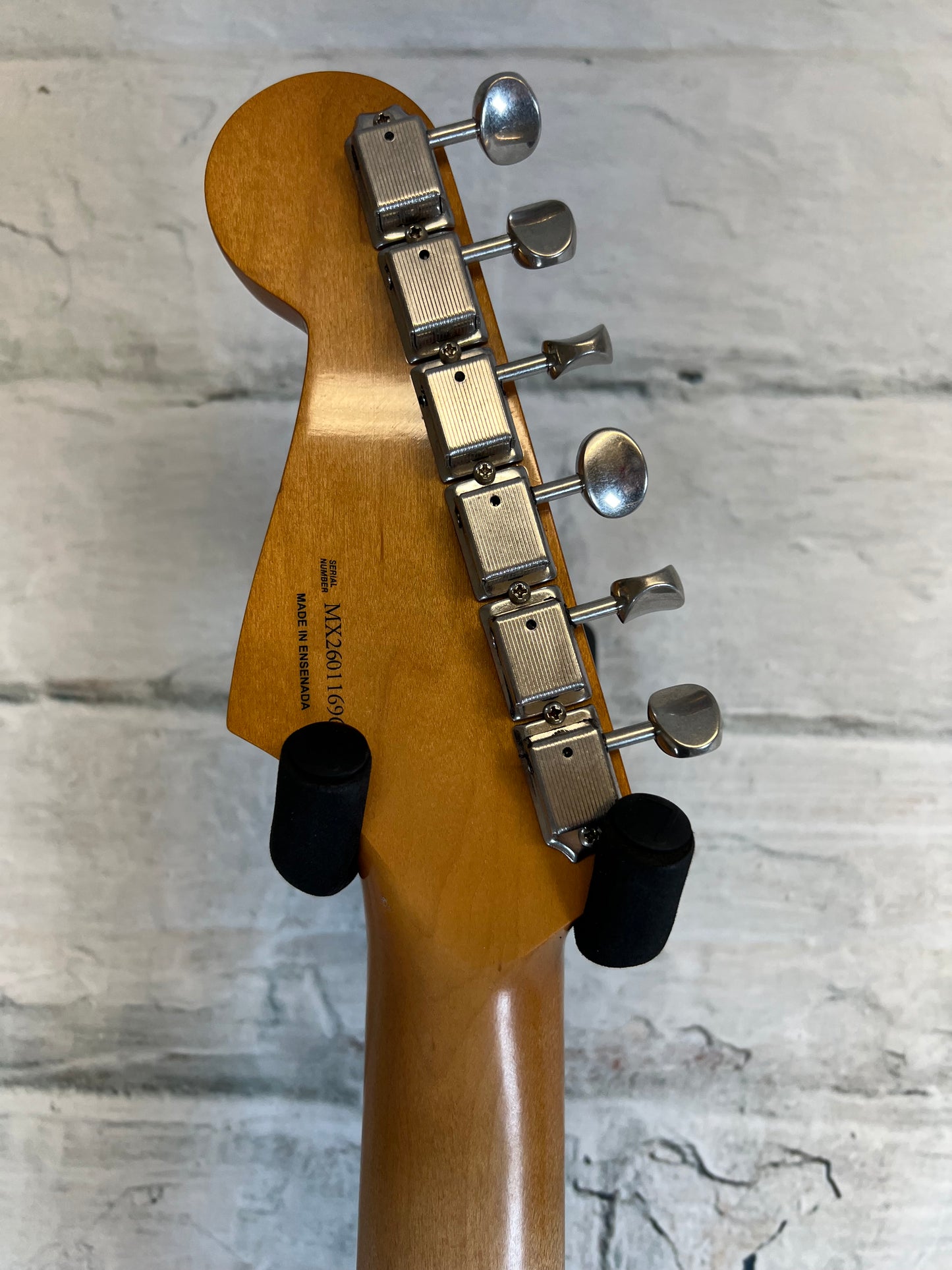 Fender Limited Edition Vintera II Road Worn 60’s Stratocaster with Case