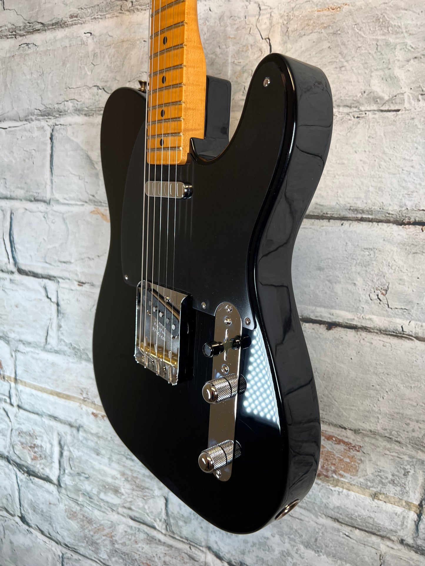 Fender Limited Edition American Vintage II ‘51 Telecaster with Hardshell Case