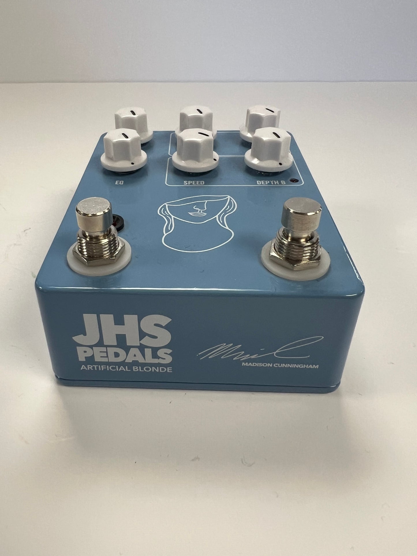 Used JHS Artificial Blonde Vibrato