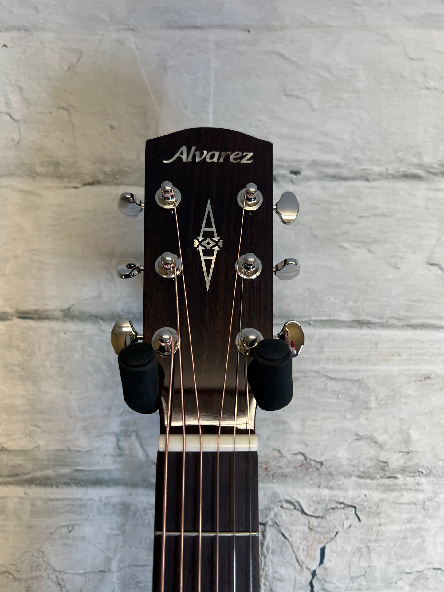 Alvarez Masterworks Folk/OM Guitar, Acoustic/Electric
