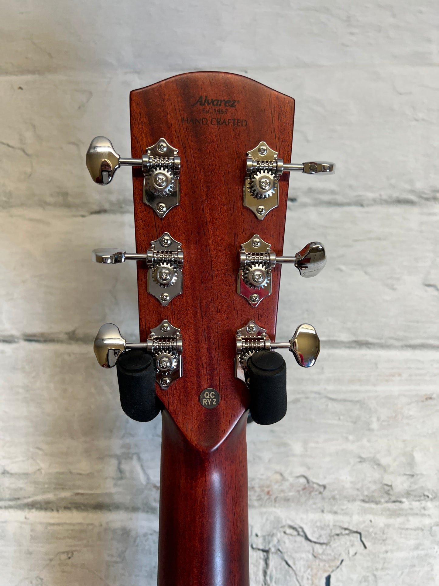Alvarez Masterworks Folk/OM Guitar, Acoustic/Electric