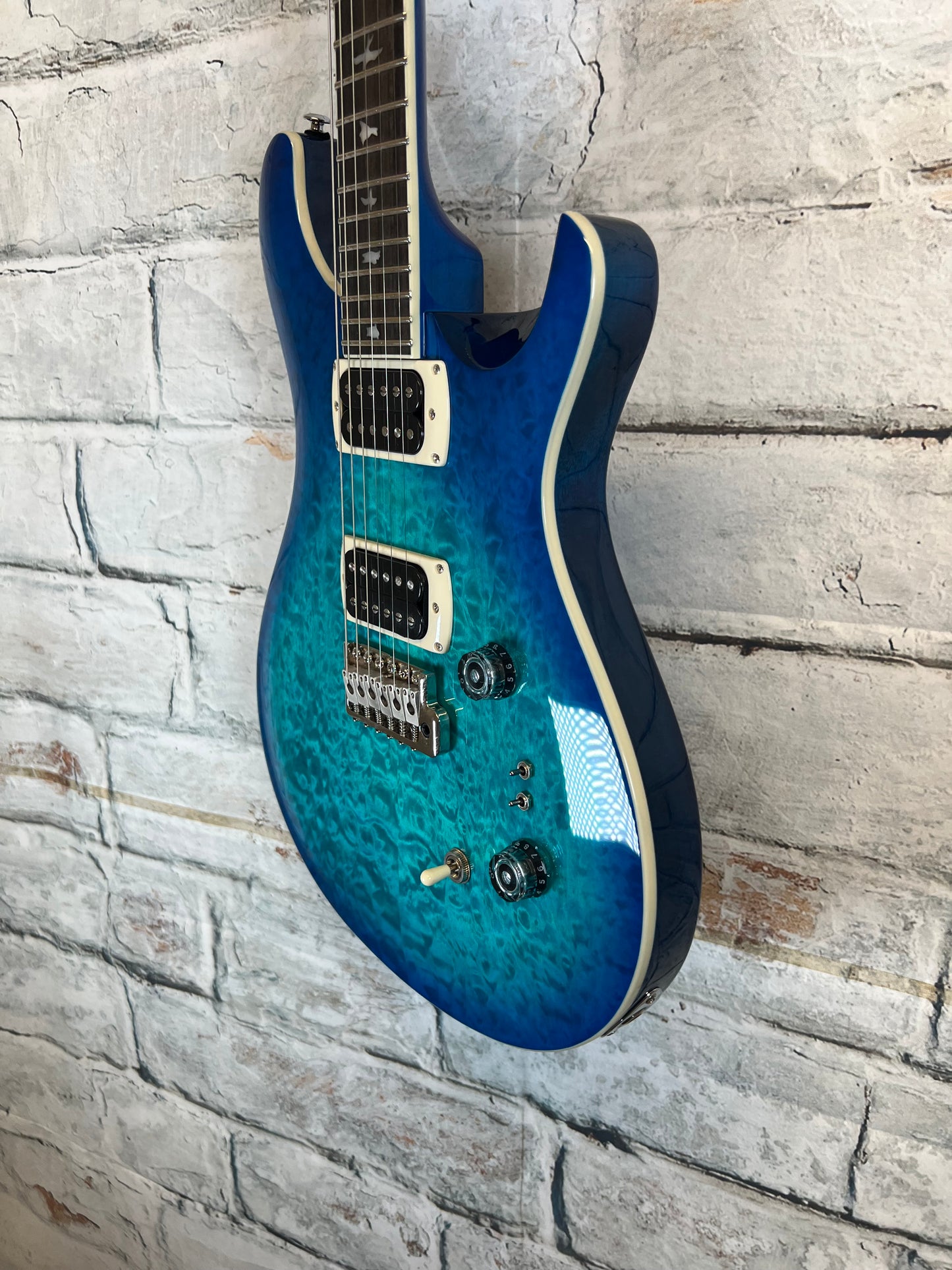 PRS SE Custom 24-08 Quilt Electric Guitar-Lake Blue