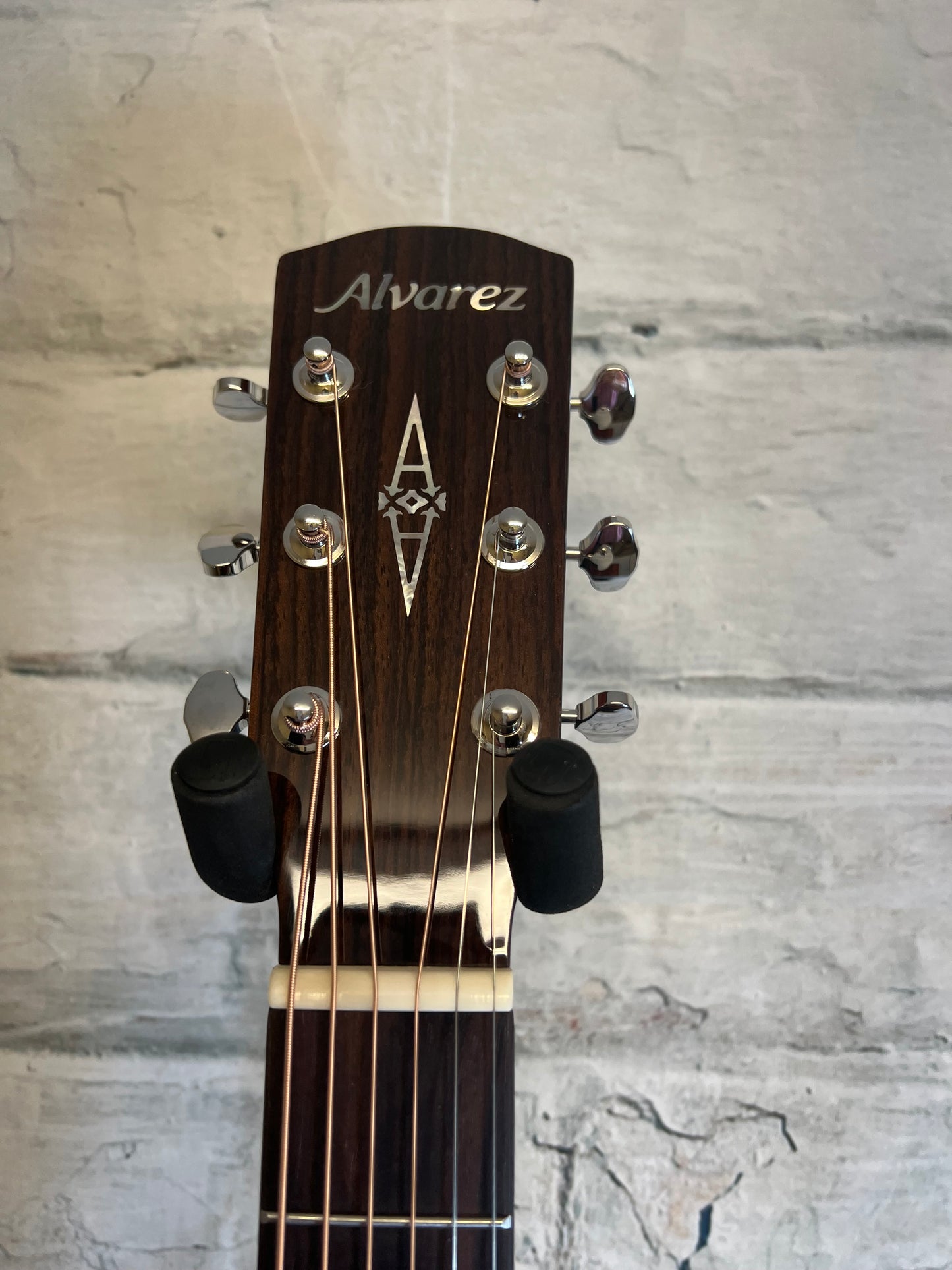 Alvarez Masterworks Dreadnought Acoustic/Electric Guitar with bag