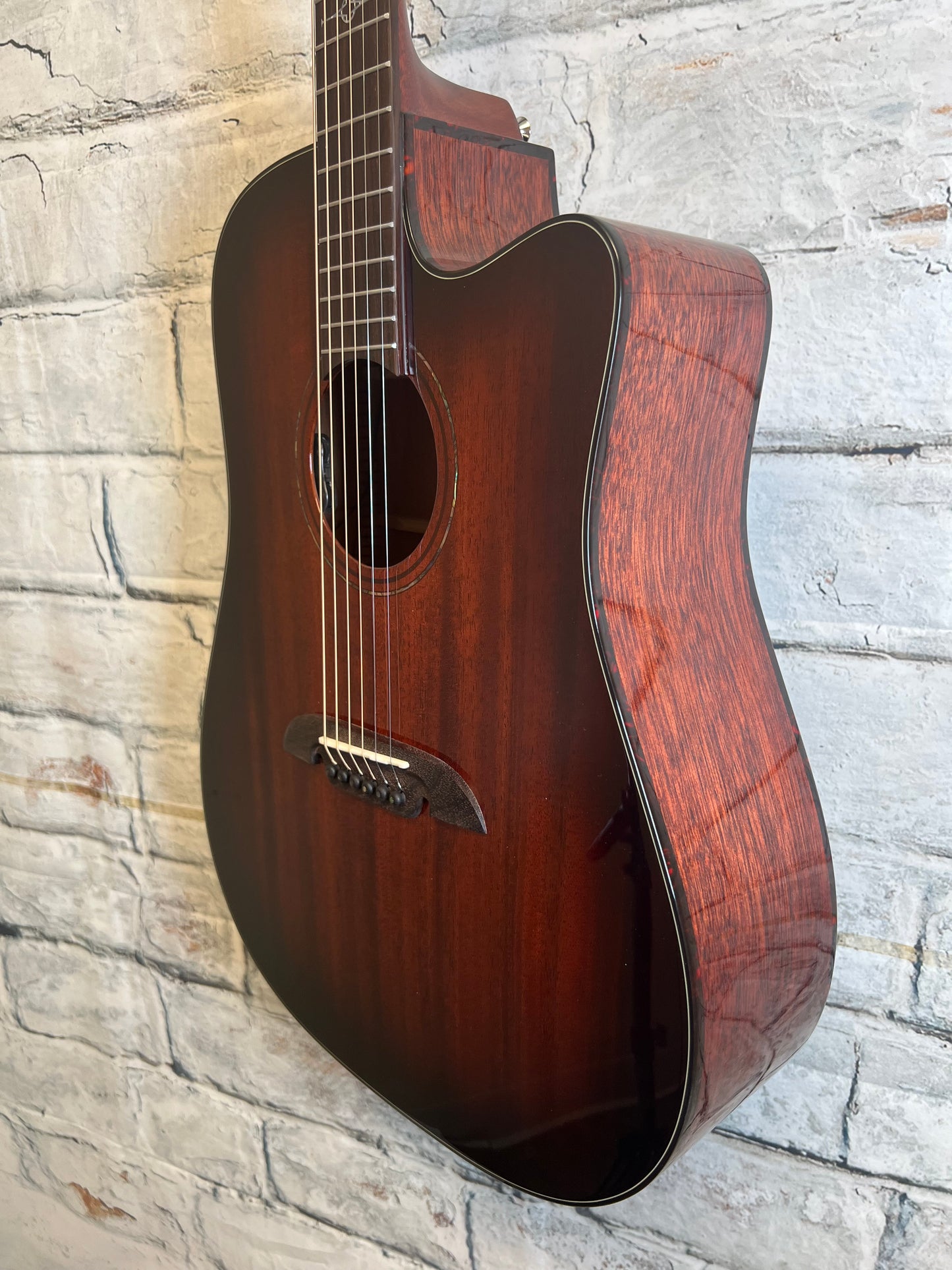 Alvarez Masterworks Dreadnought Acoustic/Electric Guitar with bag