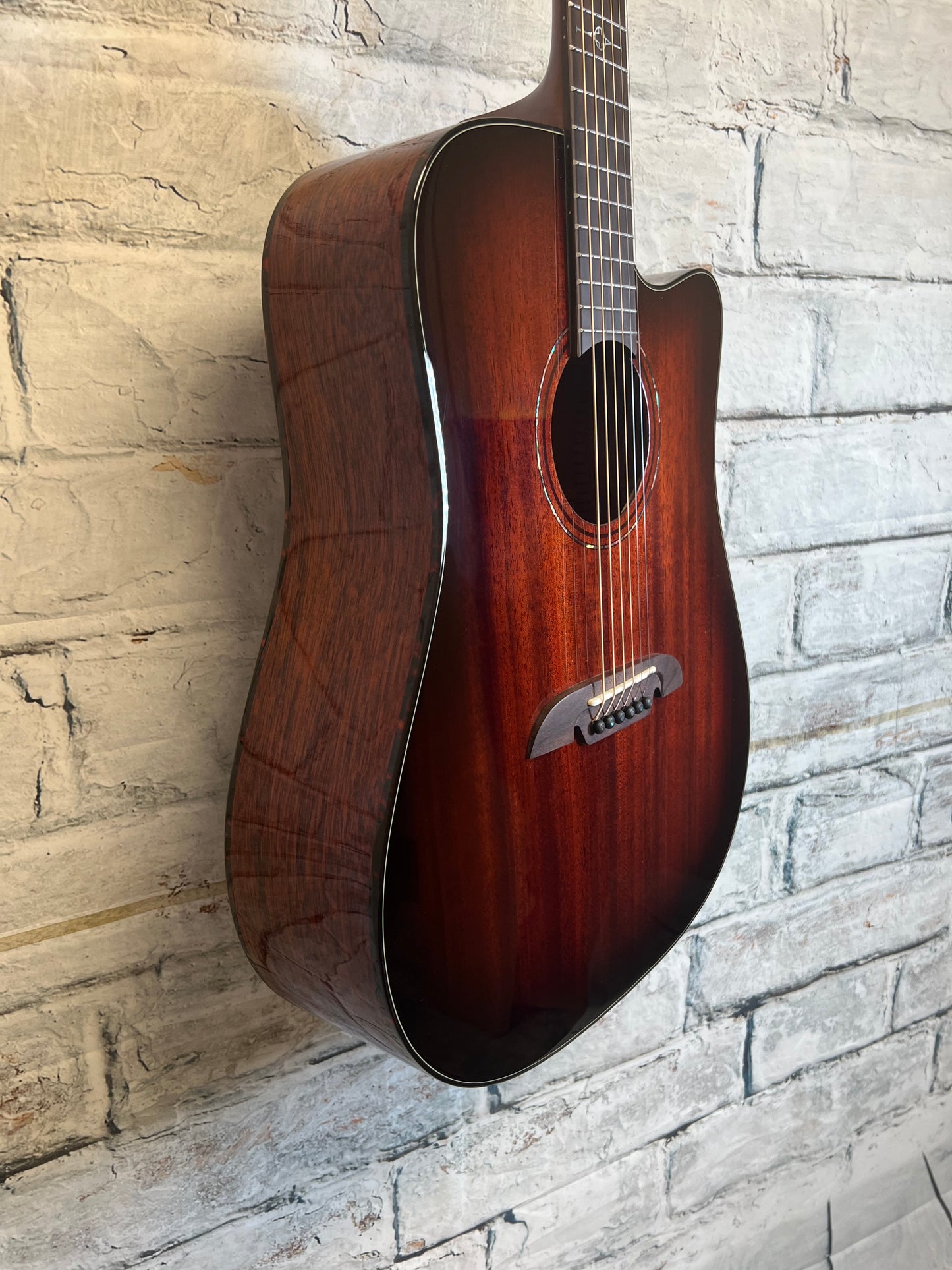 Alvarez Masterworks Dreadnought Acoustic/Electric Guitar with bag