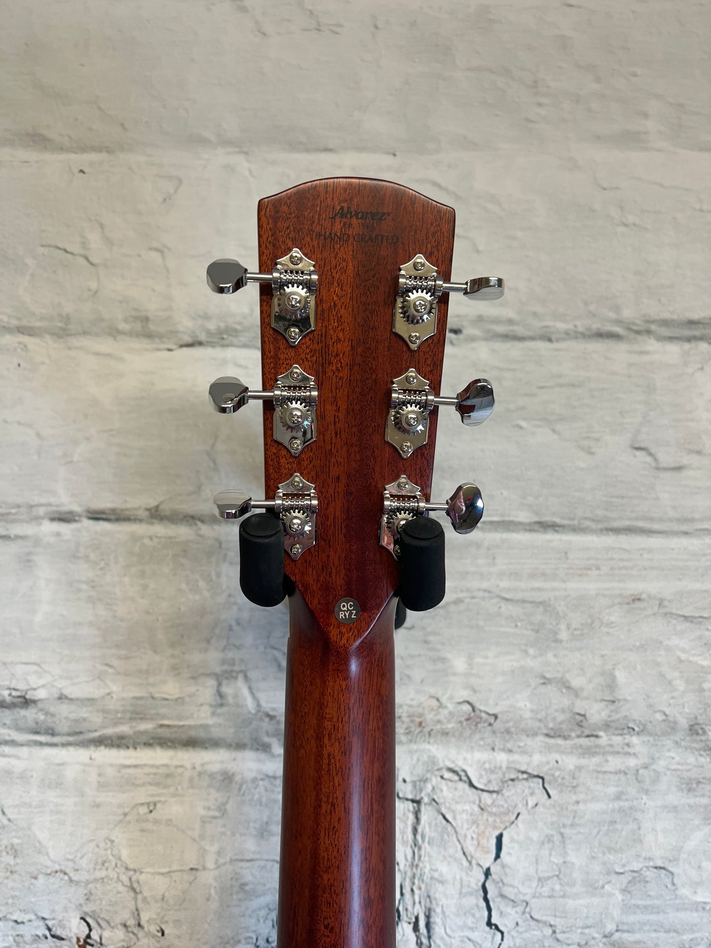 Alvarez Masterworks Dreadnought Acoustic/Electric Guitar with bag