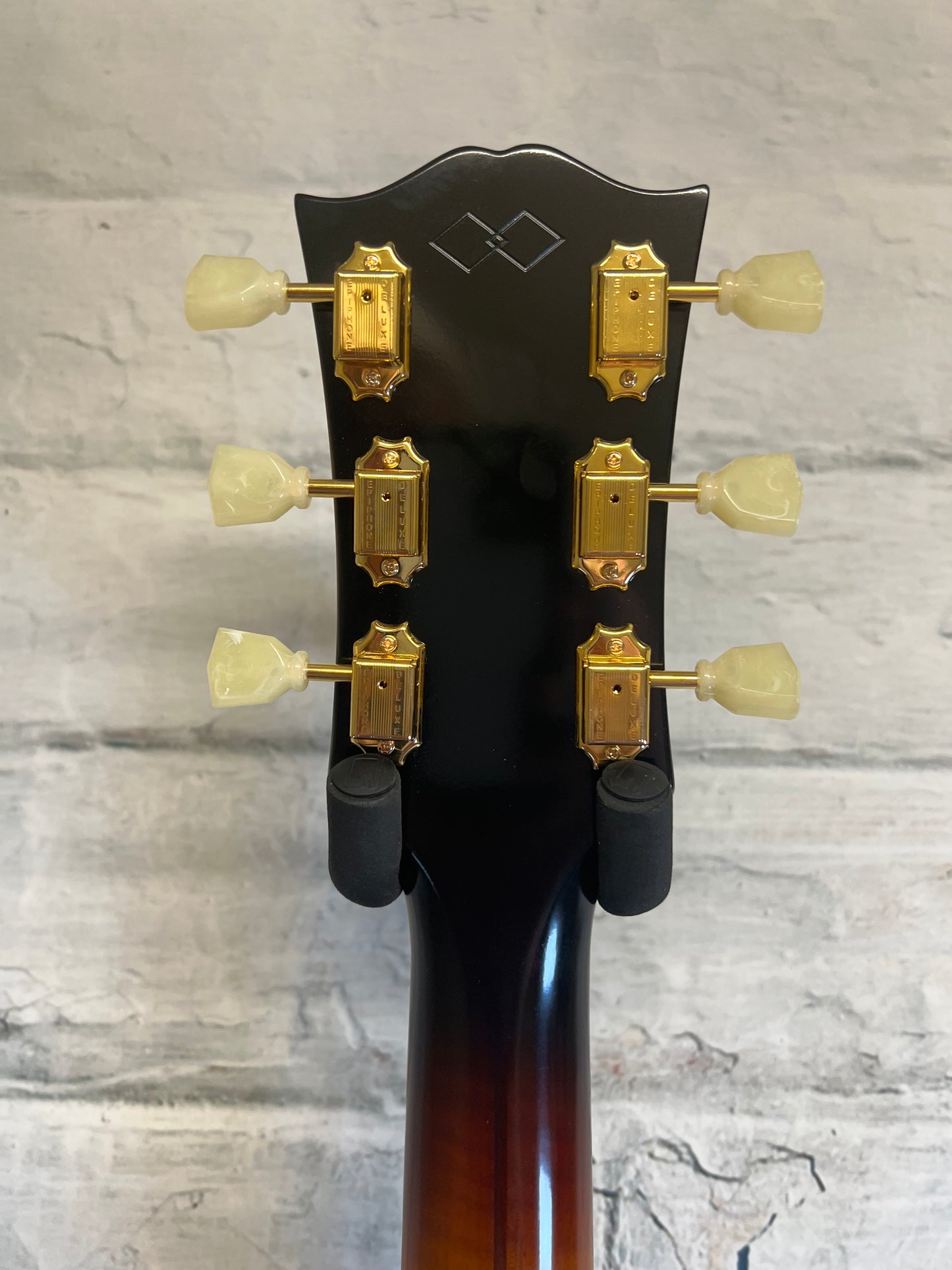 Epiphone 1957 SJ-200Reissue Acoustic/Electric Guitar-Vintage Sunburst