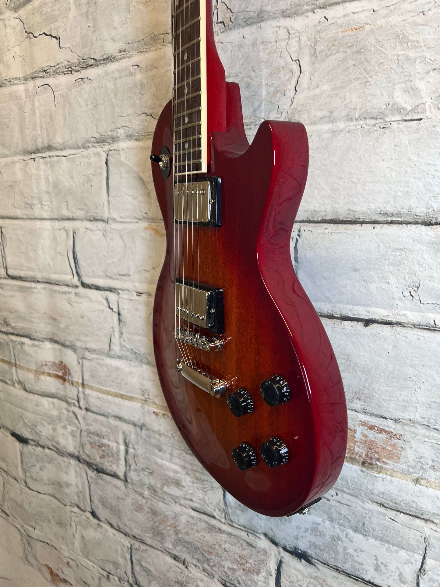 Epiphone Les Paul Tribute Electric Guitar-Heritage Cherry Sunburst