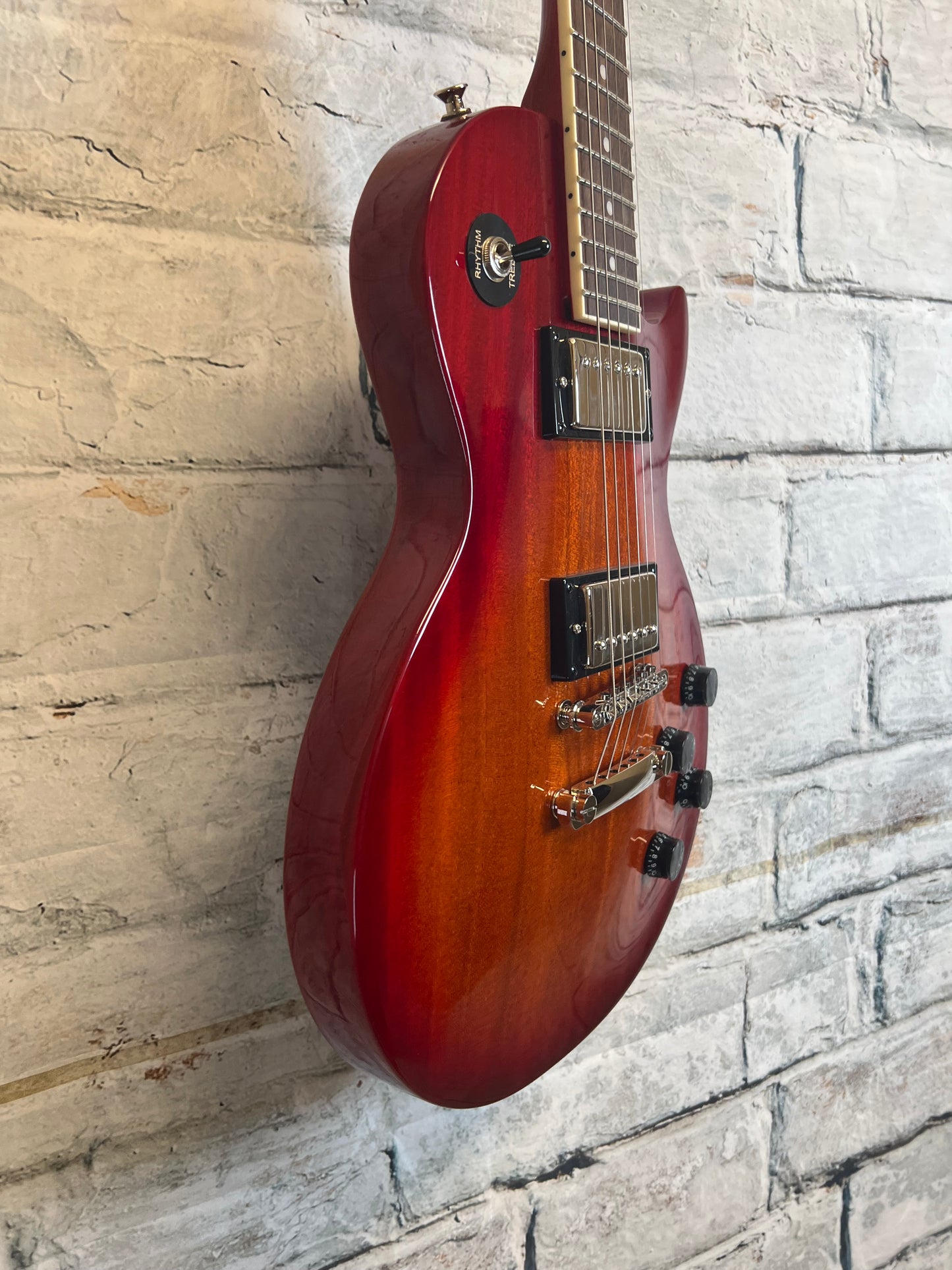 Epiphone Les Paul Tribute Electric Guitar-Heritage Cherry Sunburst