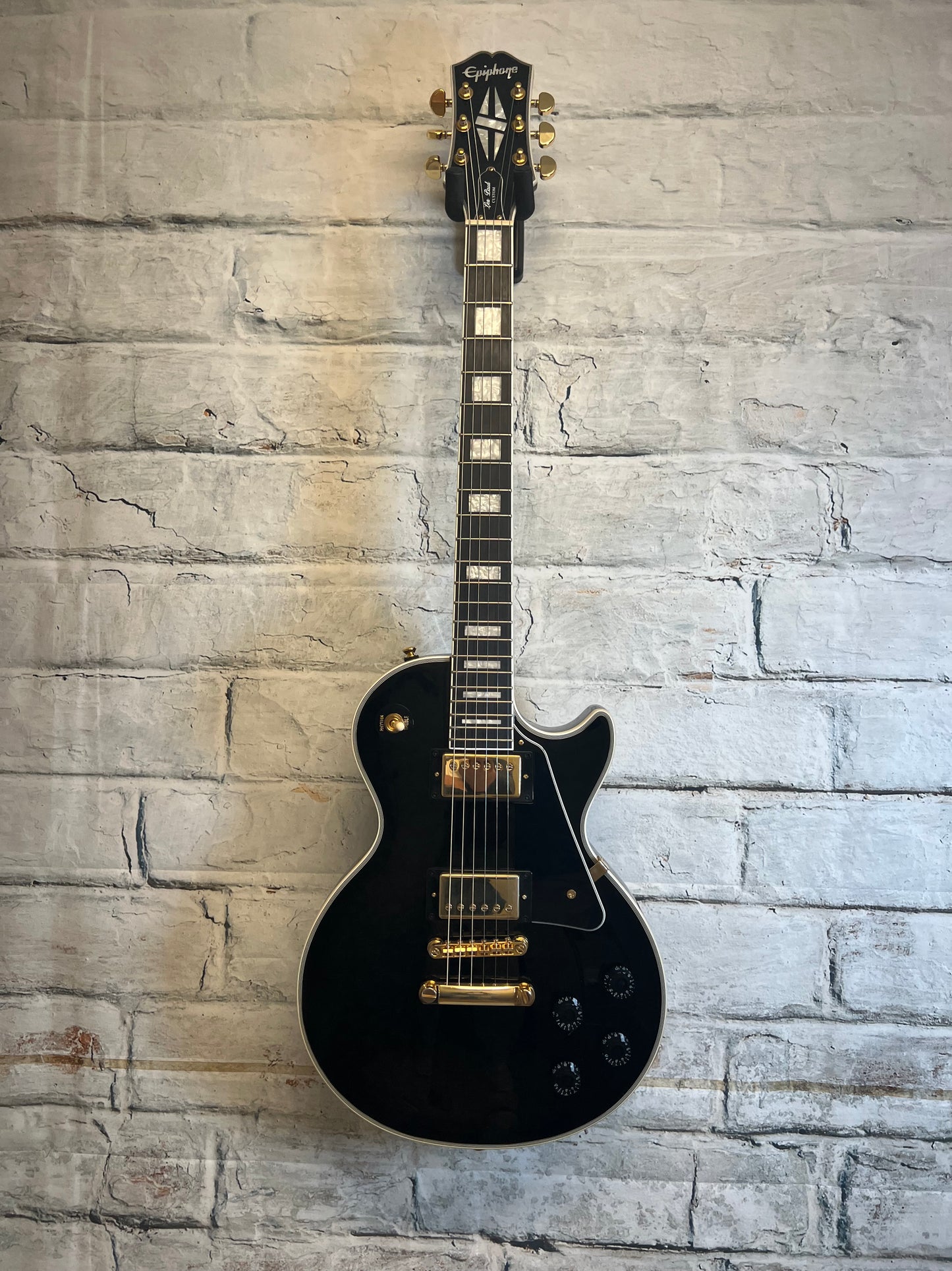 Used Epiphone Les Paul Custom-Ebony with Hardshell Case