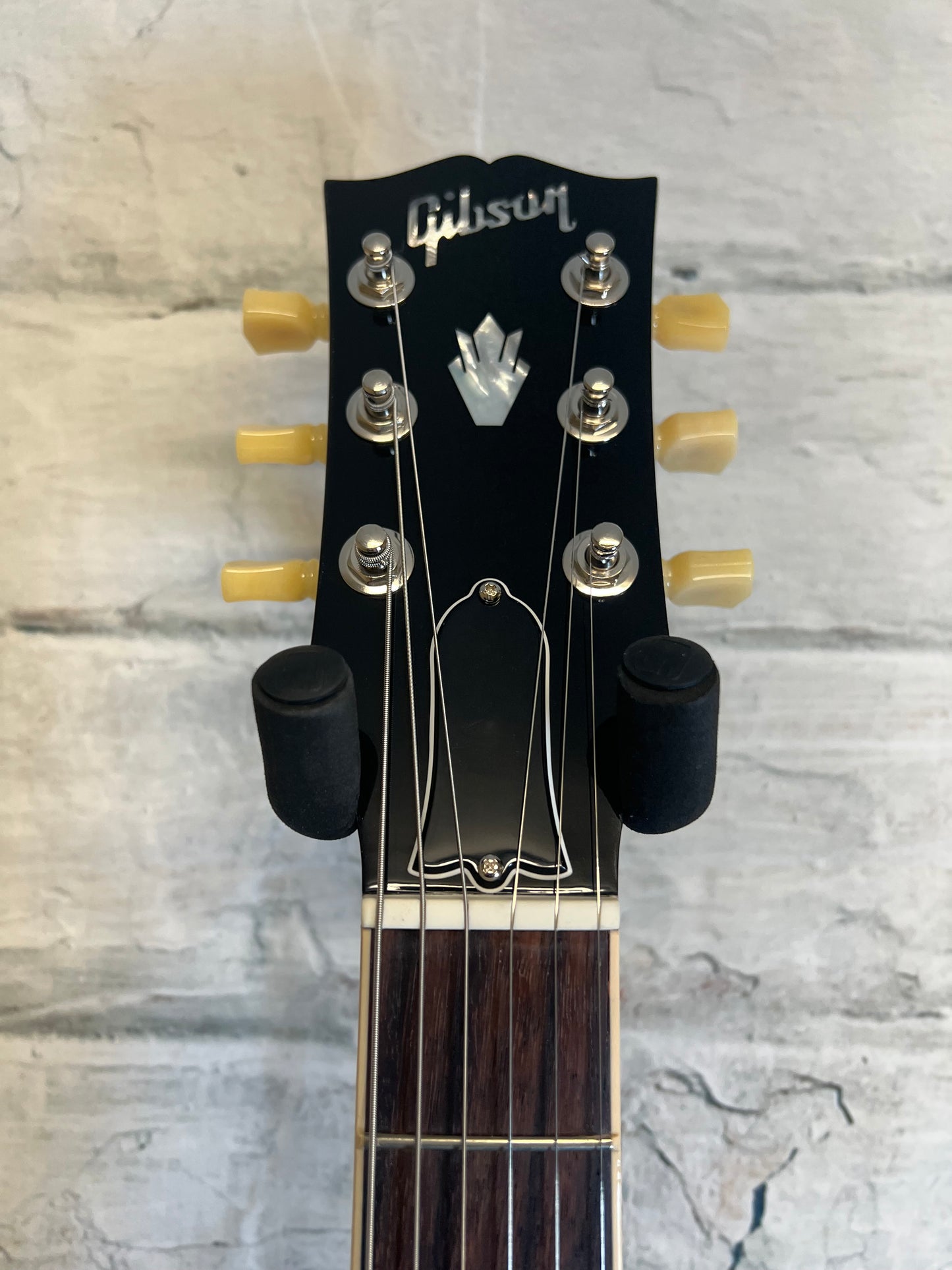 Gibson Es-335 Figured 60s Cherry with Hardshell Case