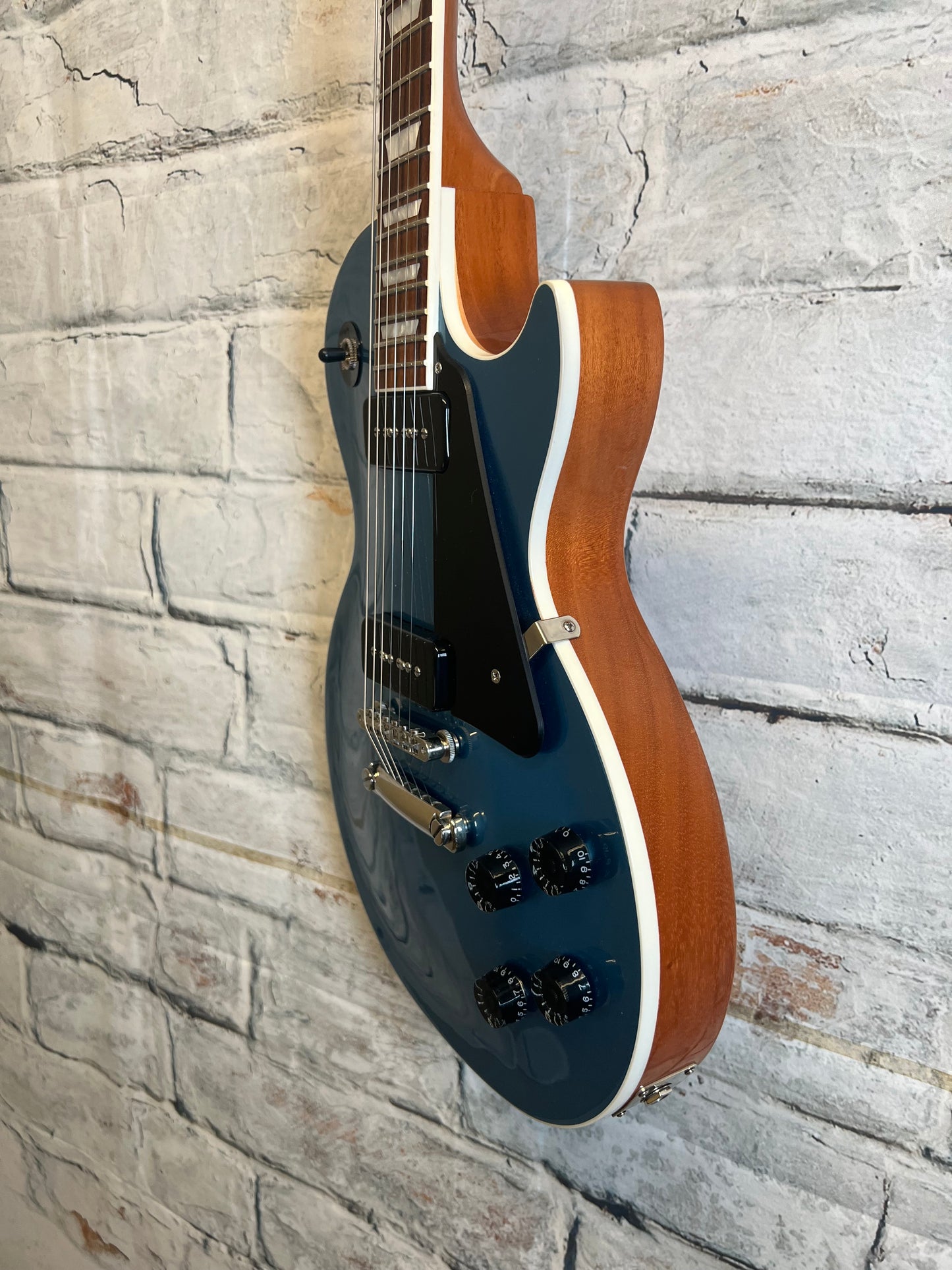 Used Gibson Les Paul Classic P-90 Pelham Blue with Hardshell Case