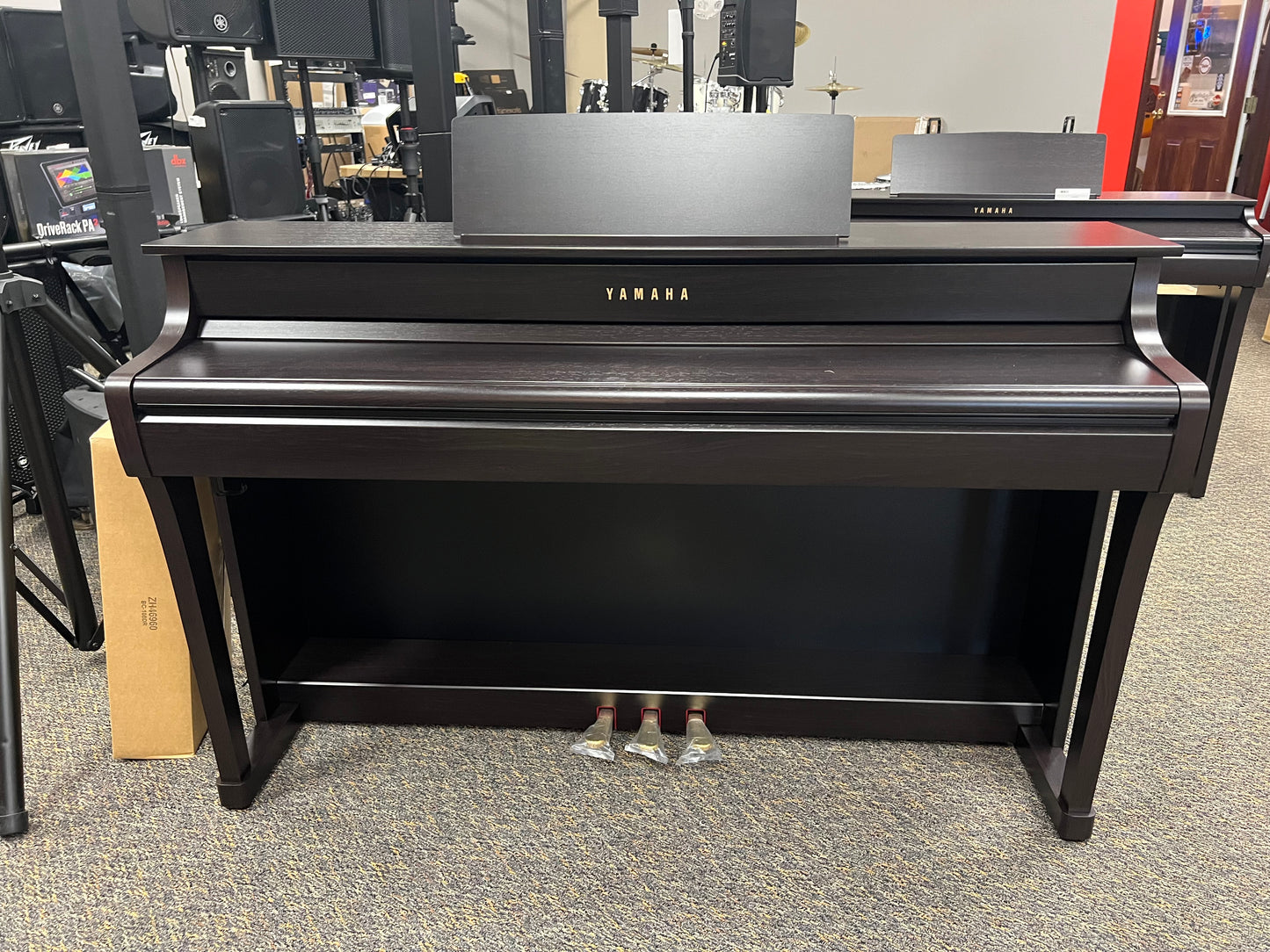 Yamaha Clarinova CLP835 Console Digital Piano